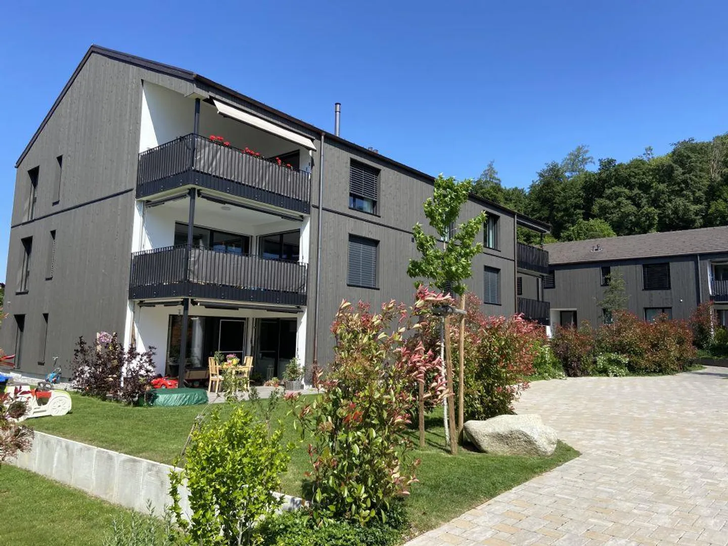 MODERN | RURAL | SUBTENANT WANTED - Photo 1 of 6