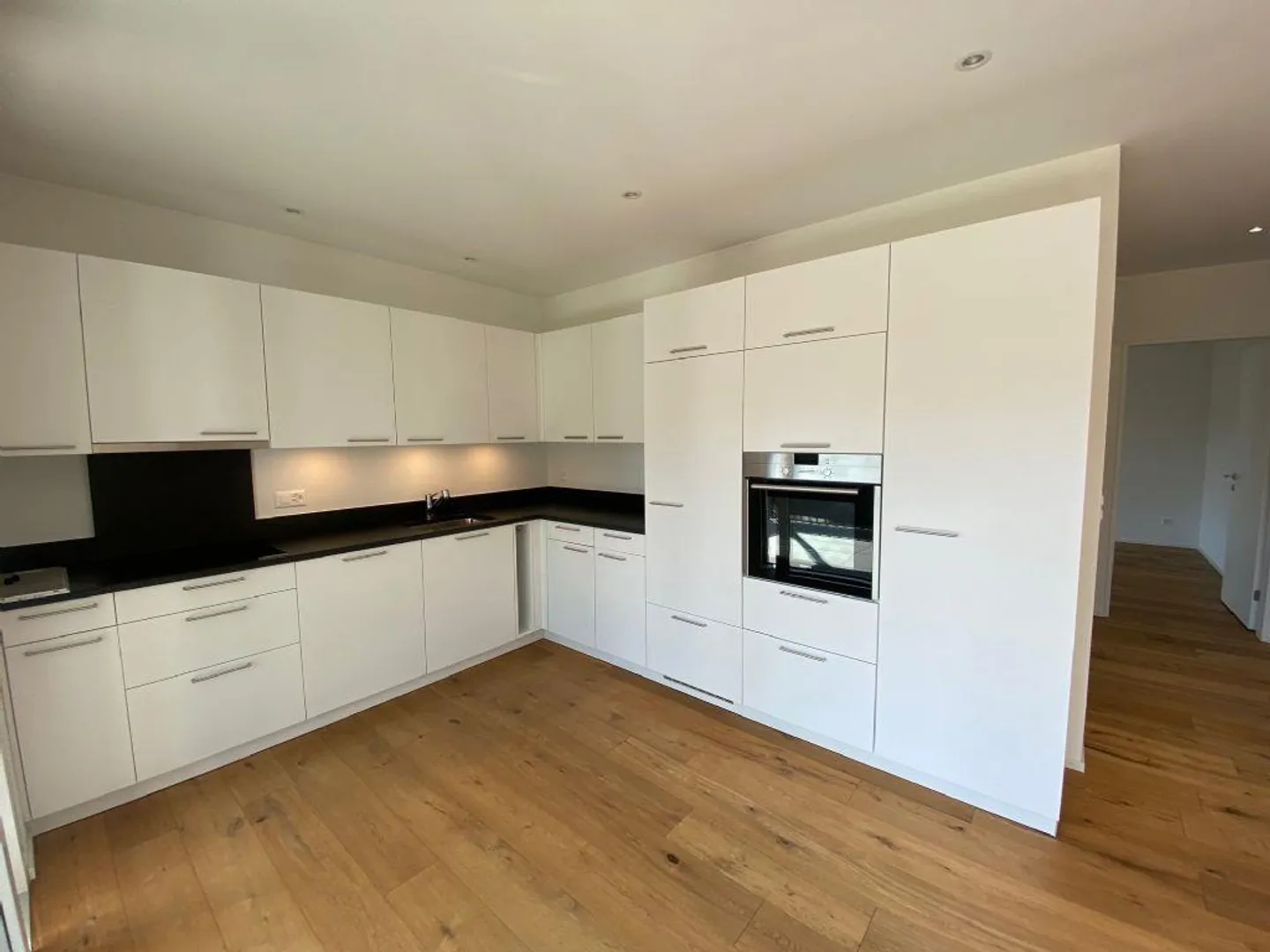 MODERN | RURAL | SUBTENANT WANTED - Photo 3 of 6