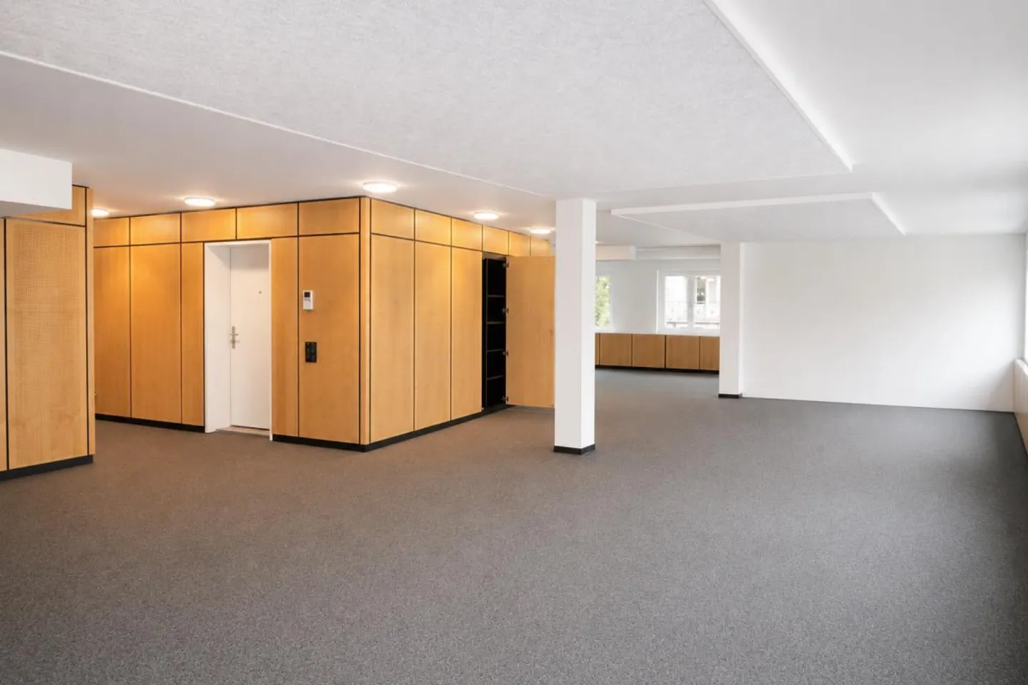 Grosszügige Bürofläche in zentraler Lage - Foto 2 von 8