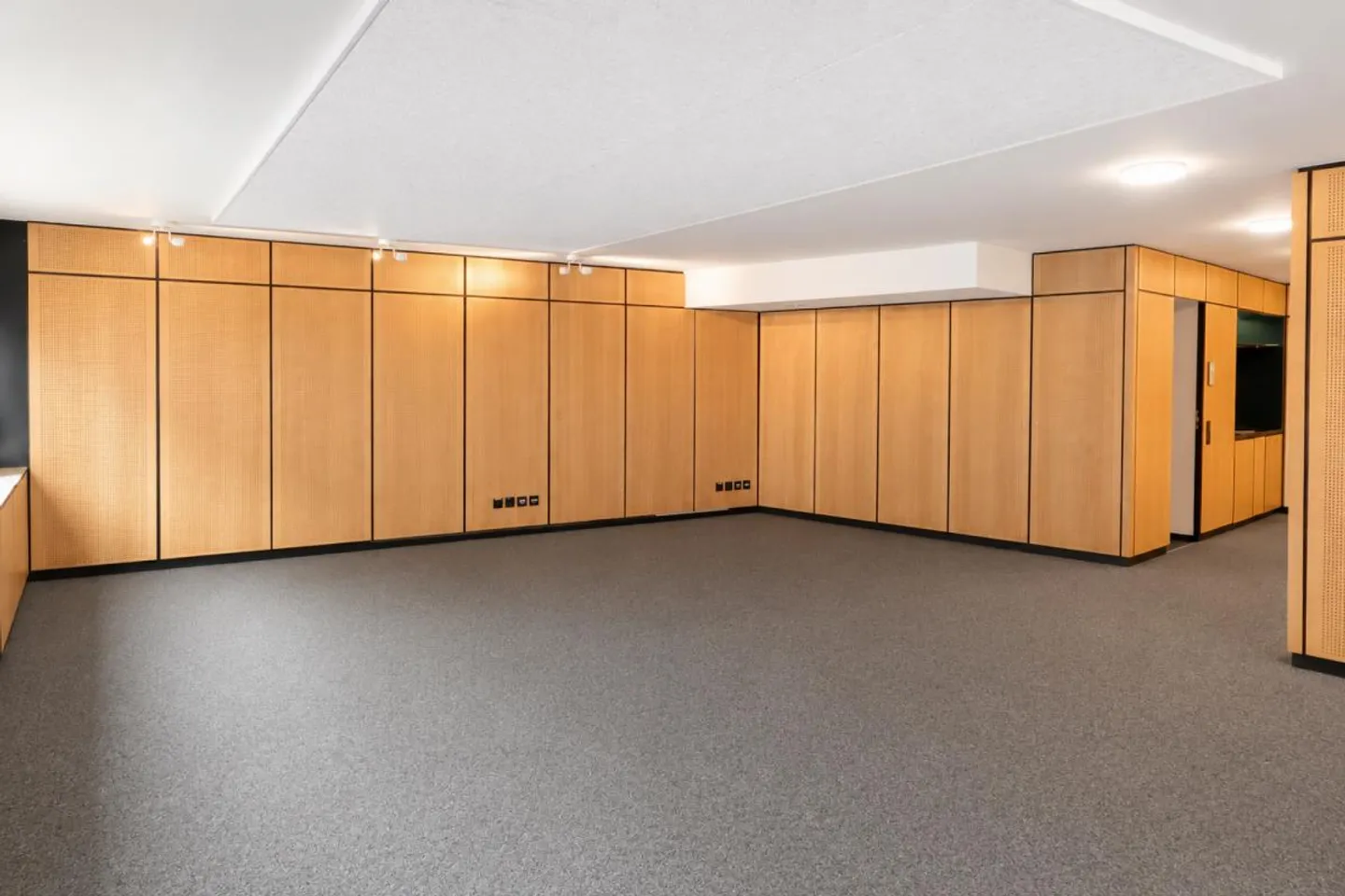Grosszügige Bürofläche in zentraler Lage - Foto 4 von 8