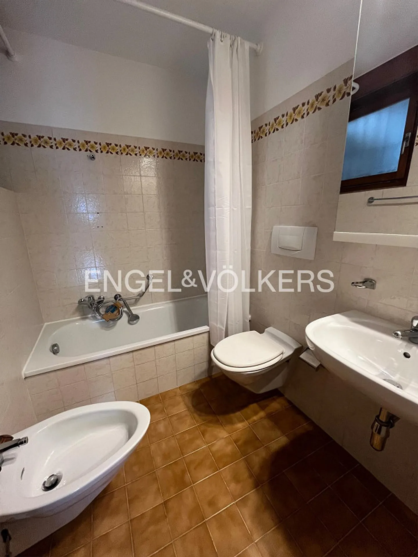 Beautiful House in Residential Area - Photo 11 of 12