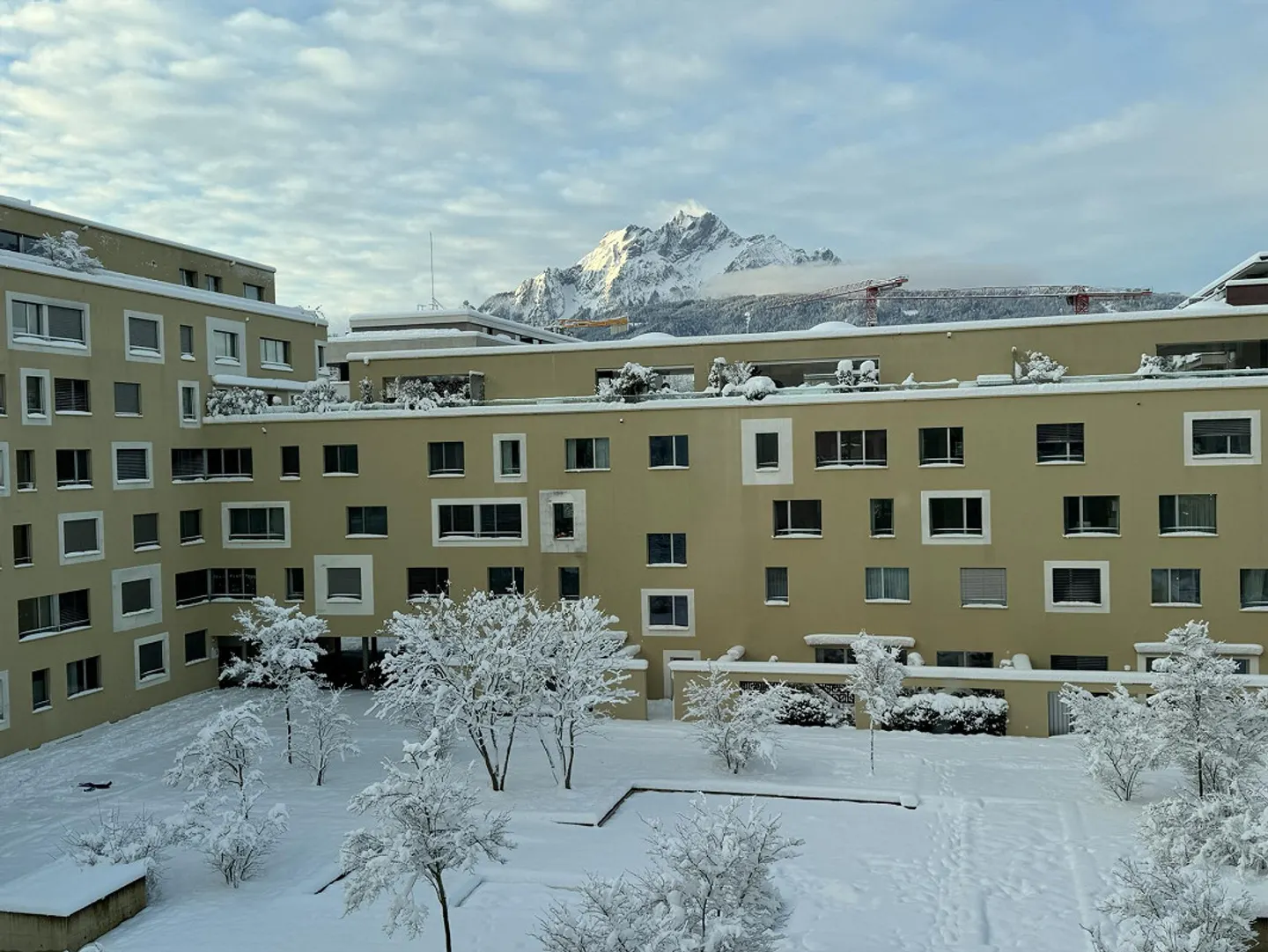 Appartamento moderno e tranquillo di 4,5 stanze in una posizione privilegiata - Foto 1 di 9