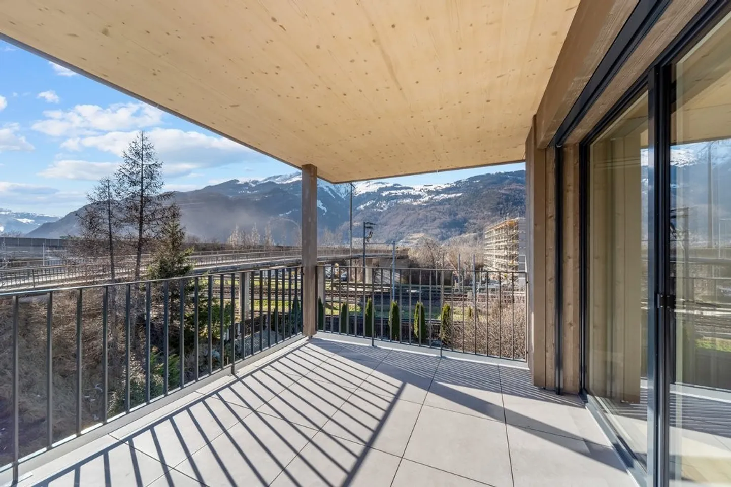 First Rental - 5.5-Room Apartment in Wooden Construction - Photo 3 of 10