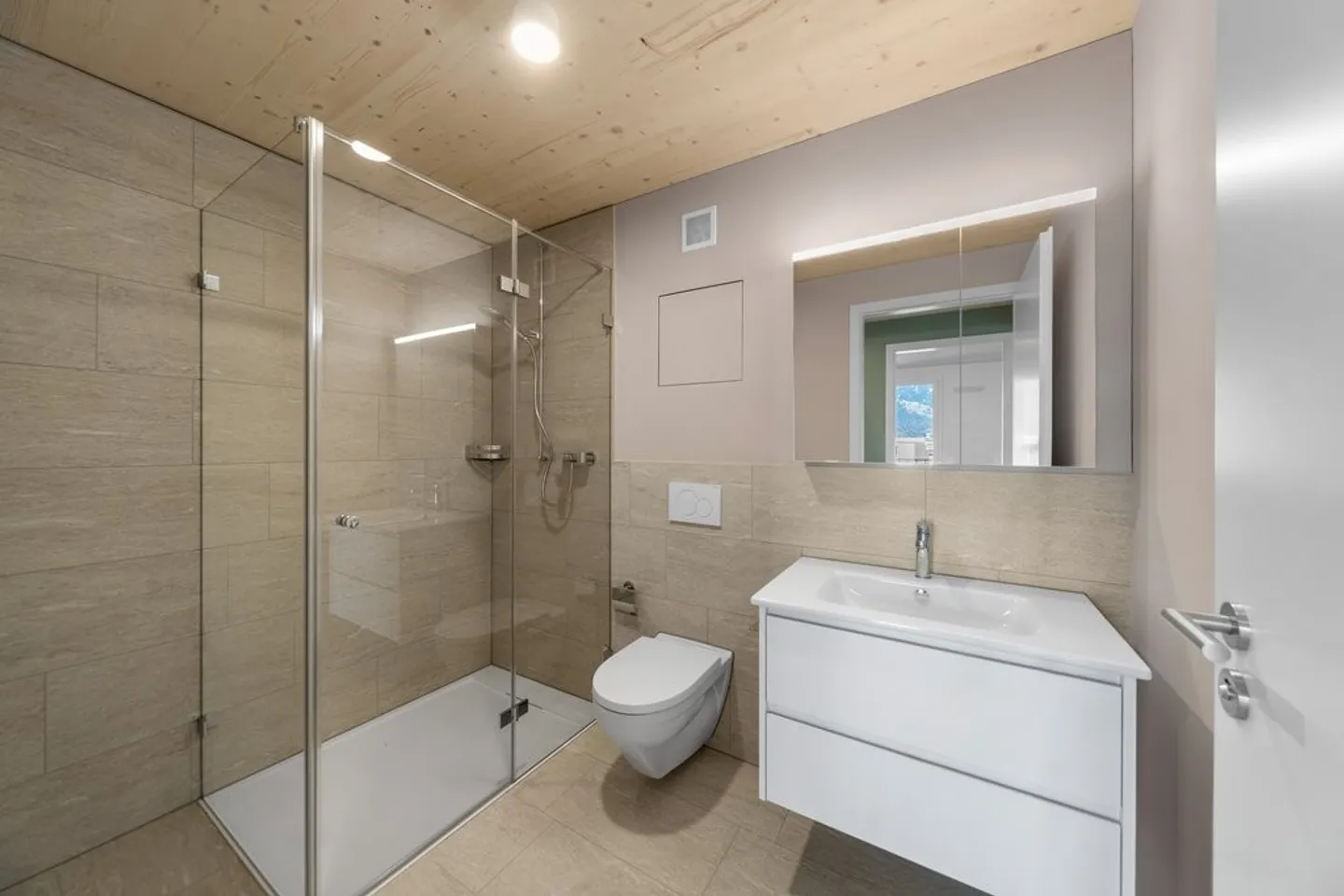 First Rental - 5.5-Room Apartment in Wooden Construction - Photo 8 of 10