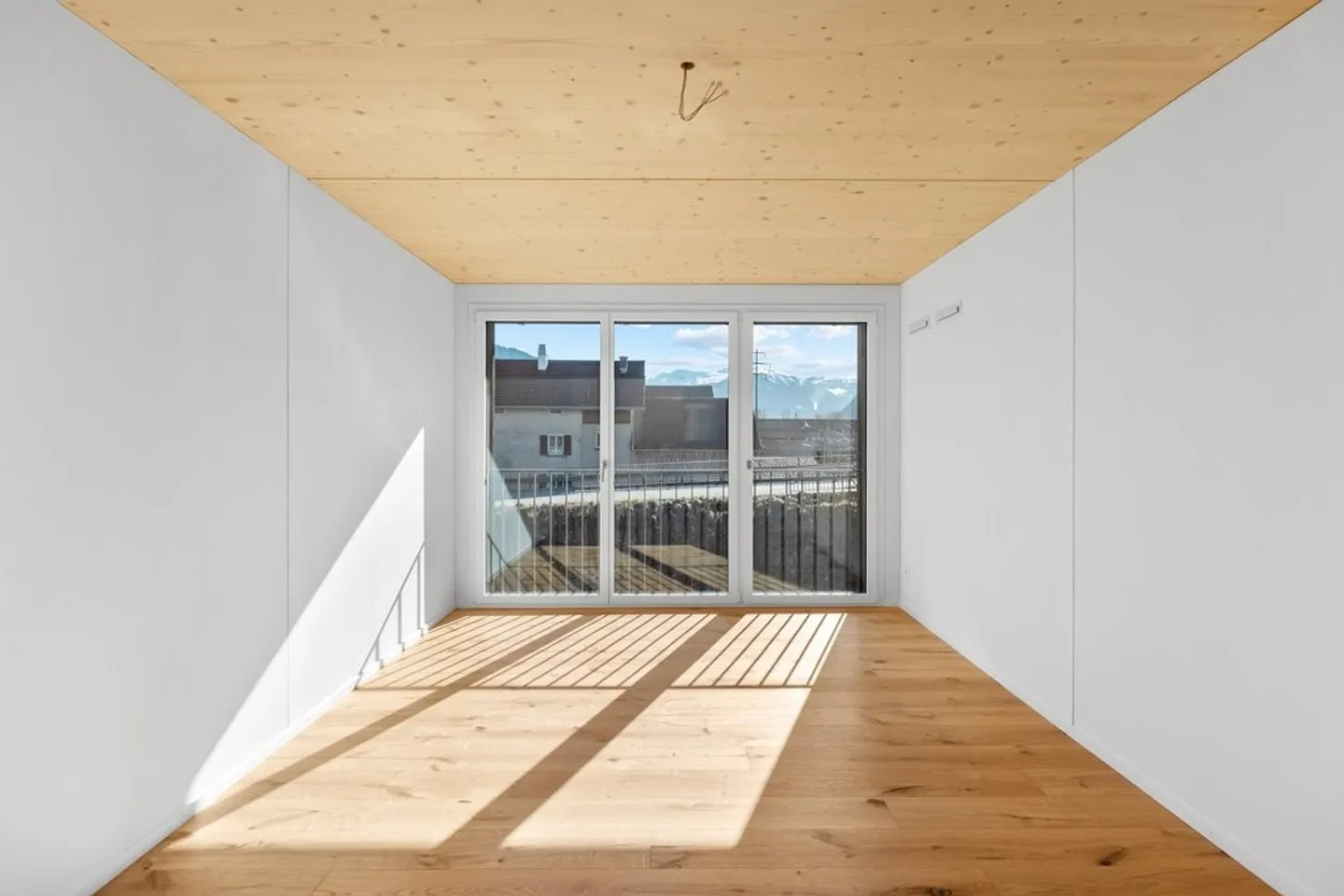 First Rental - 5.5-Room Apartment in Wooden Construction - Photo 4 of 10