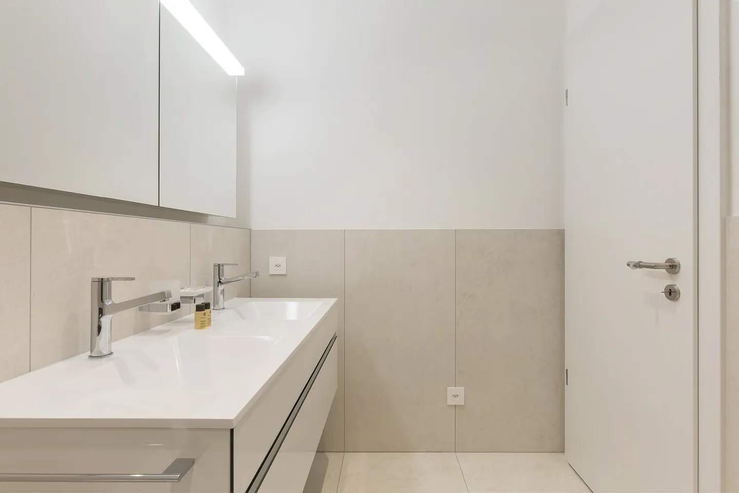 Ampio appartamento di 4,5 locali, centrale e vicino alle università di Lugano - Foto 9 di 13