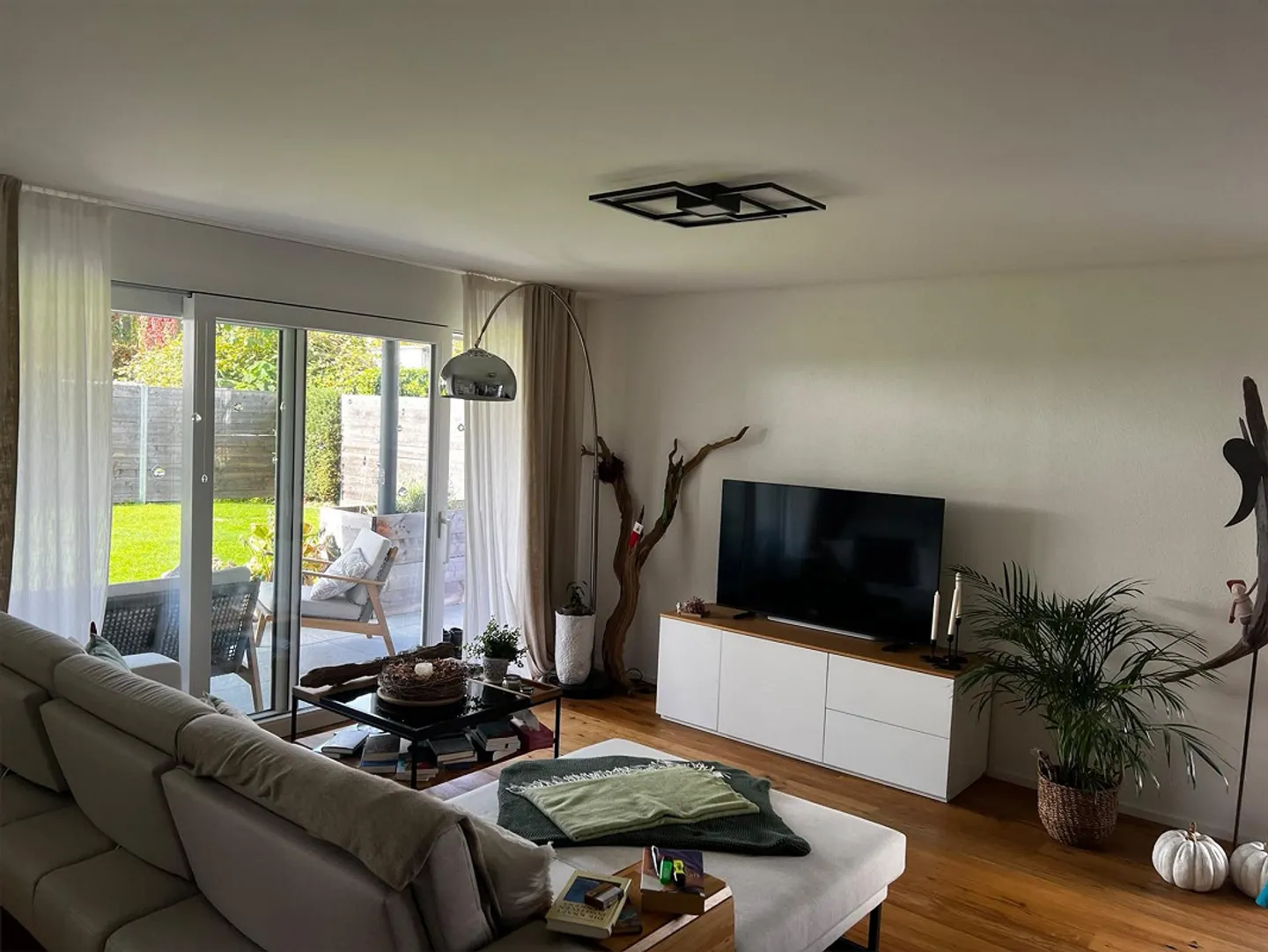 Modern 3.5-room garden apartment with covered seating area - Photo 5 of 10