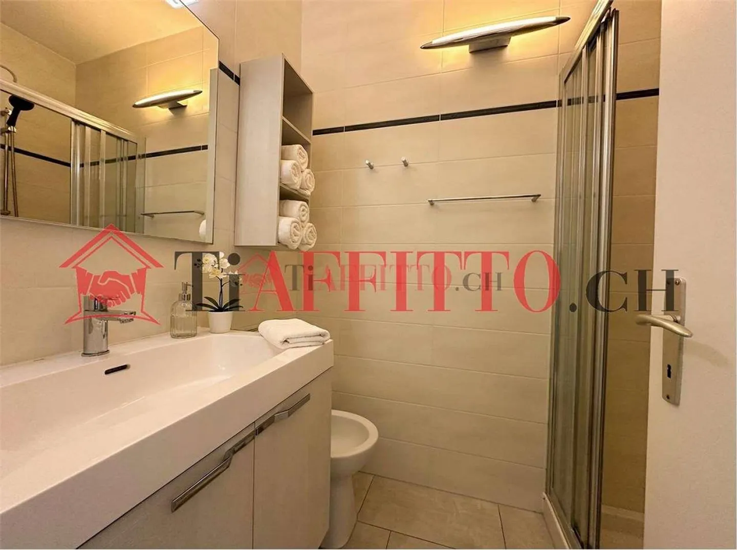 1.5 MEUBLE SUPER VUE LAC A PARADISO - Photo 5 sur 6