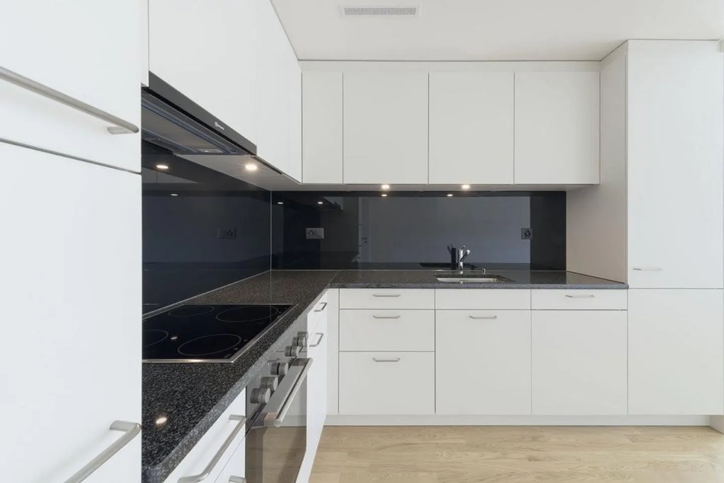 MIETEN OHNE MIETKAUTION - 3.5 Zimmerwohnung mit Sicht auf das Schloss - Foto 2 von 7