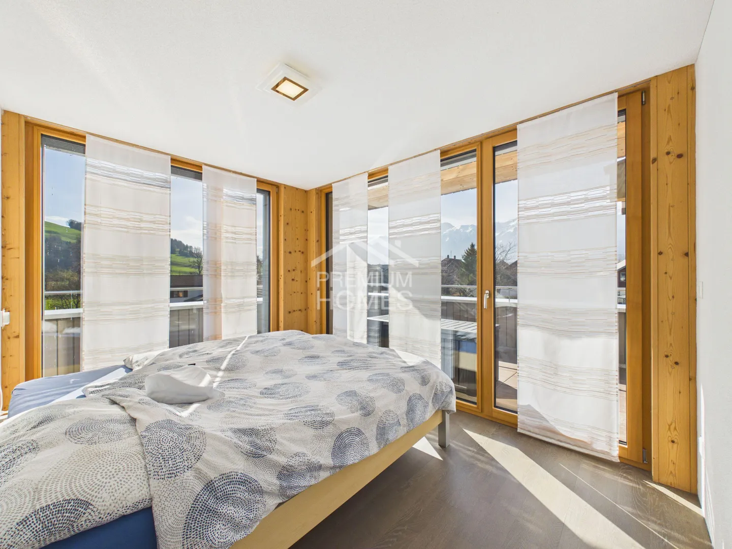 Appartement Attique Stylé avec Terrasse - Photo 4 sur 9