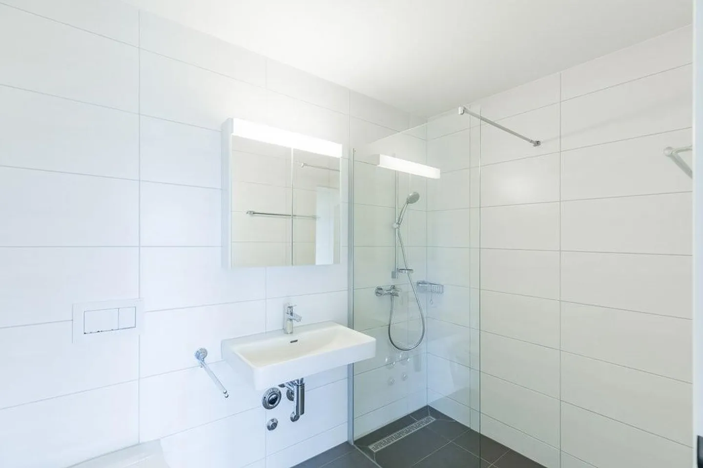 MIETEN OHNE MIETKAUTION - 3.5 Zimmerwohnung mit Sicht auf das Schloss - Foto 3 von 7