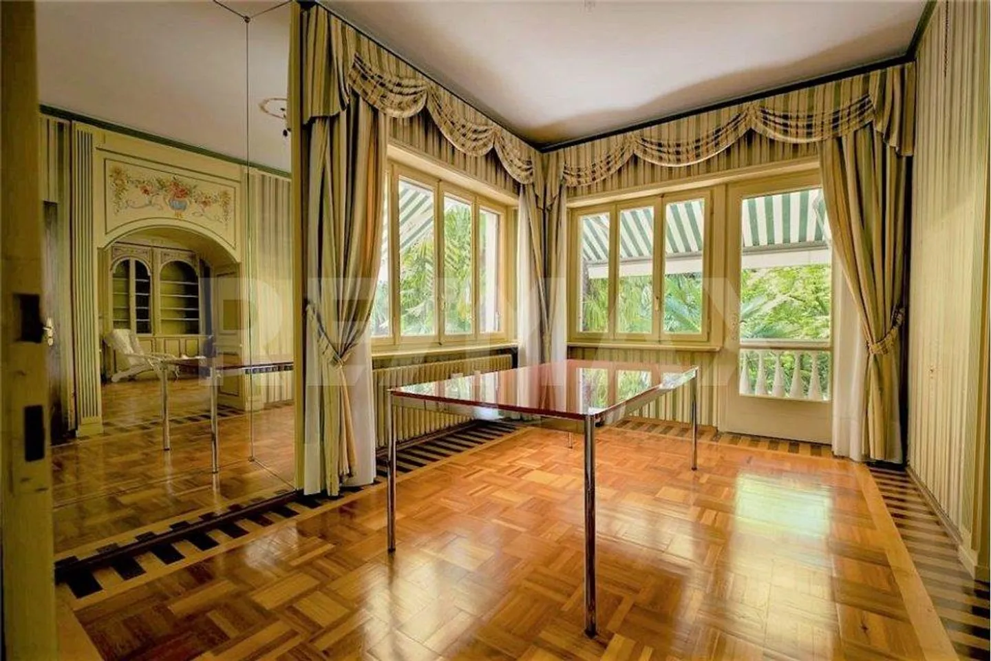 High-value villa with park and tennis court - Photo 4 of 12