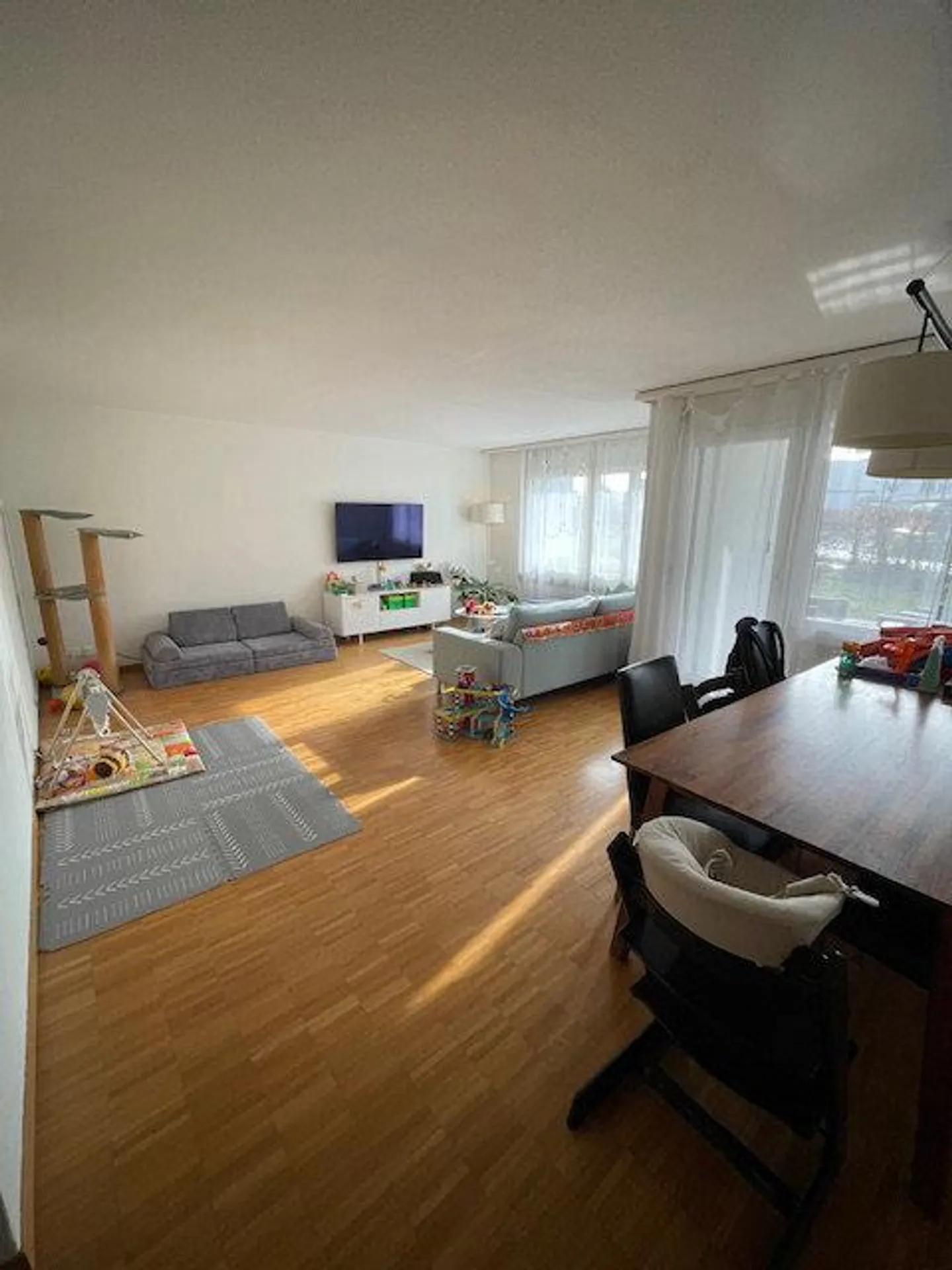 Luminoso appartamento di 3,5 stanze con area giardino a Bassersdorf - Foto 2 di 7