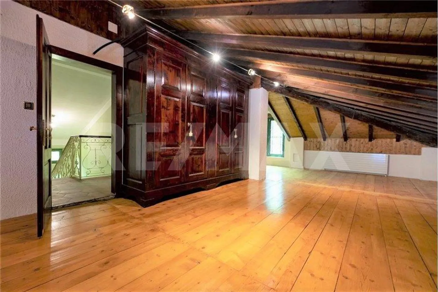 High-value villa with park and tennis court - Photo 8 of 12