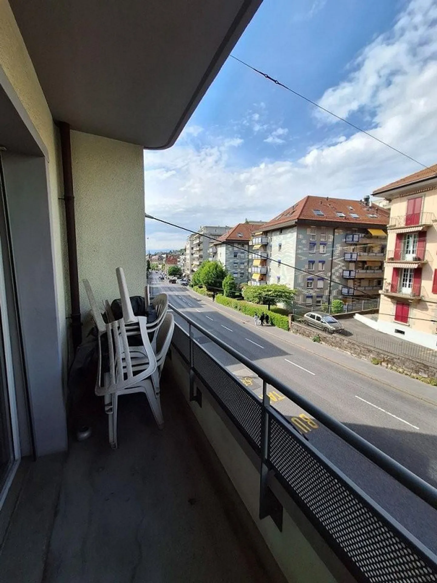 Appartement Charmant avec Vue sur le Lac - Photo 2 sur 6