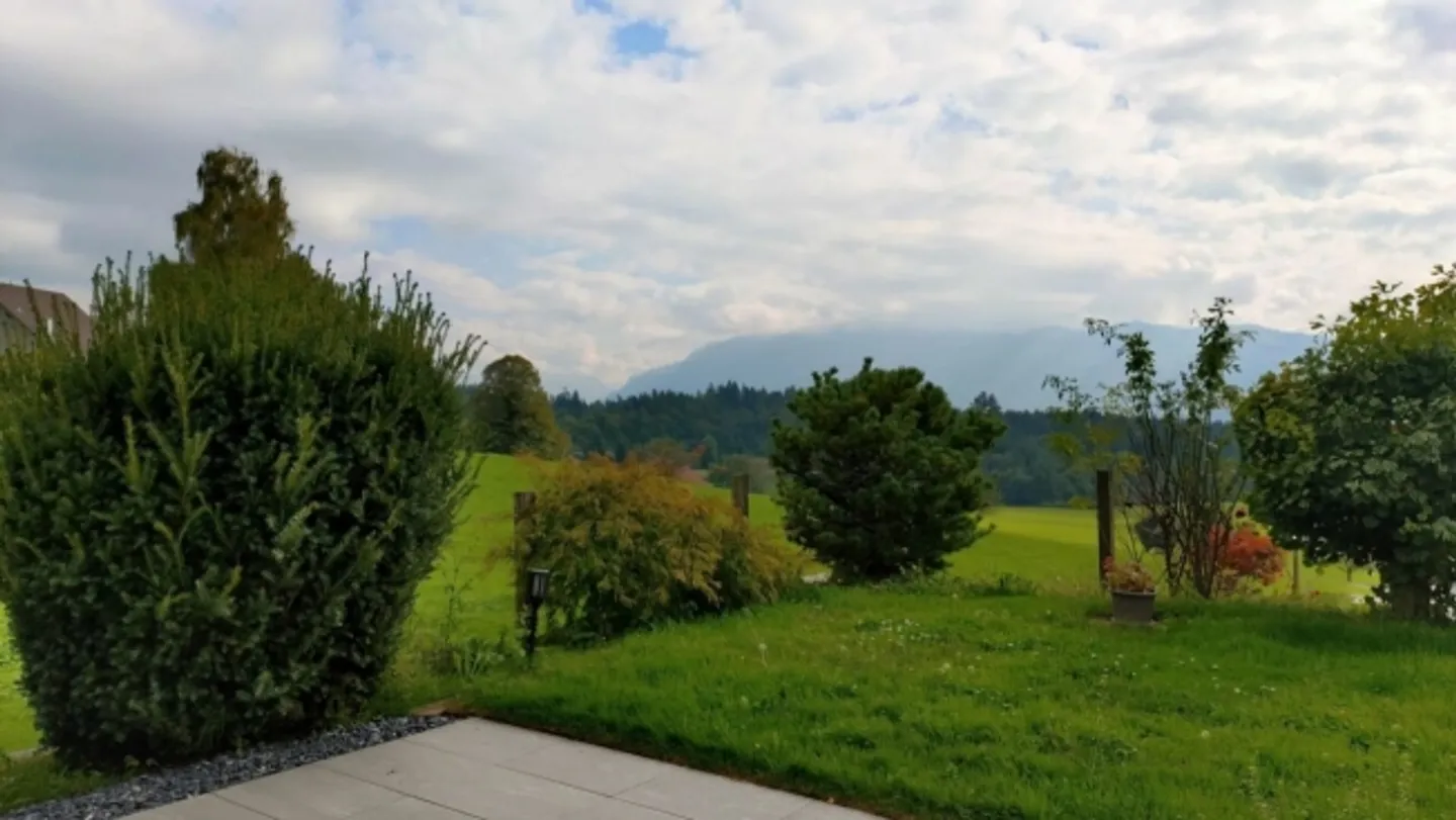 Ländliche Idylle trifft Wohnkomfort: 5.5-Zimmer-Gartenwohnung für ruhige Mieter - Foto 4 von 12