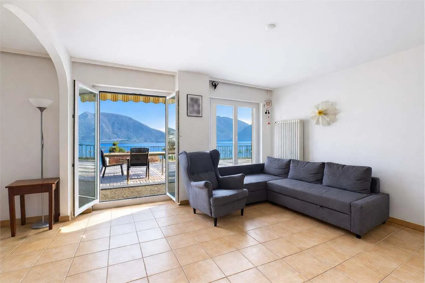 Attico luminoso con vista lago - Foto 8 di 13