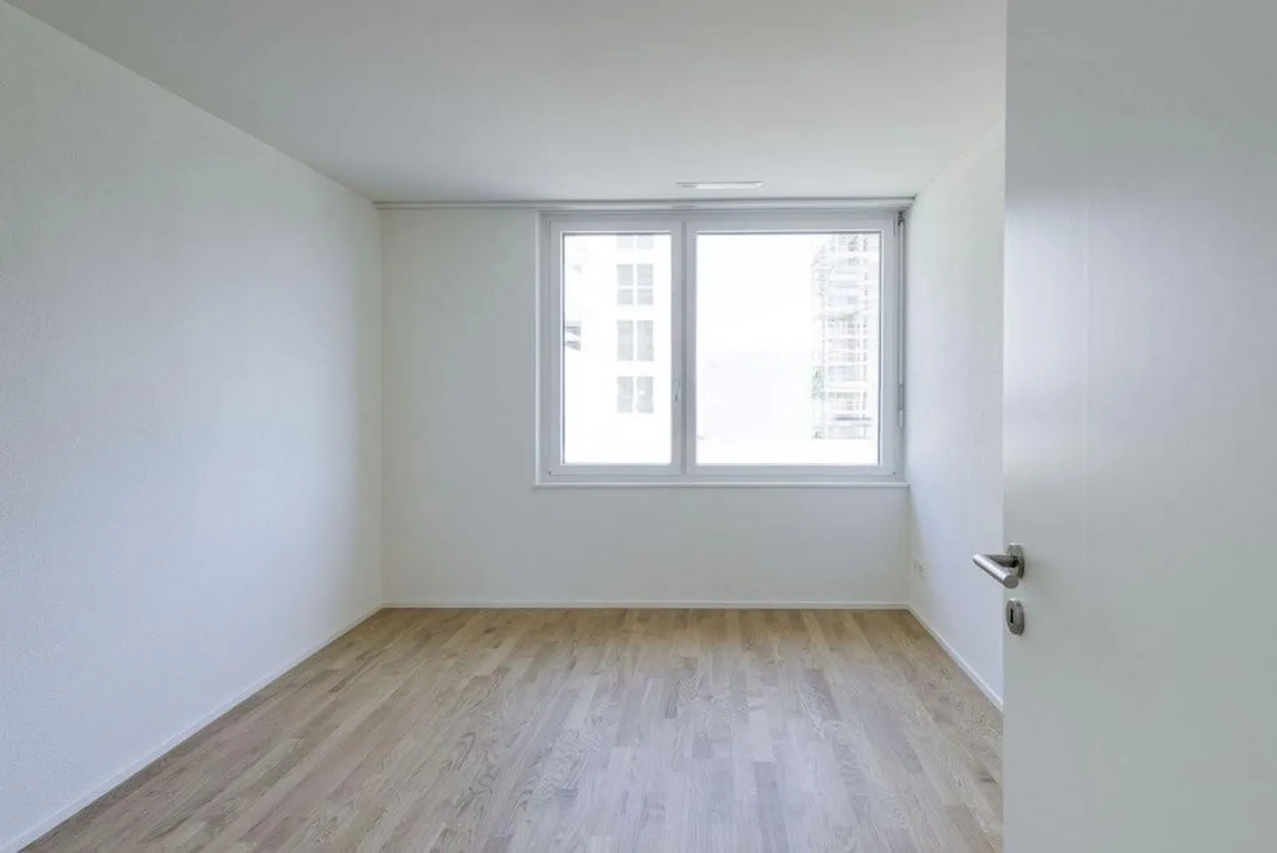 Renting without rental deposit - Modern and spacious living - Photo 6 of 8