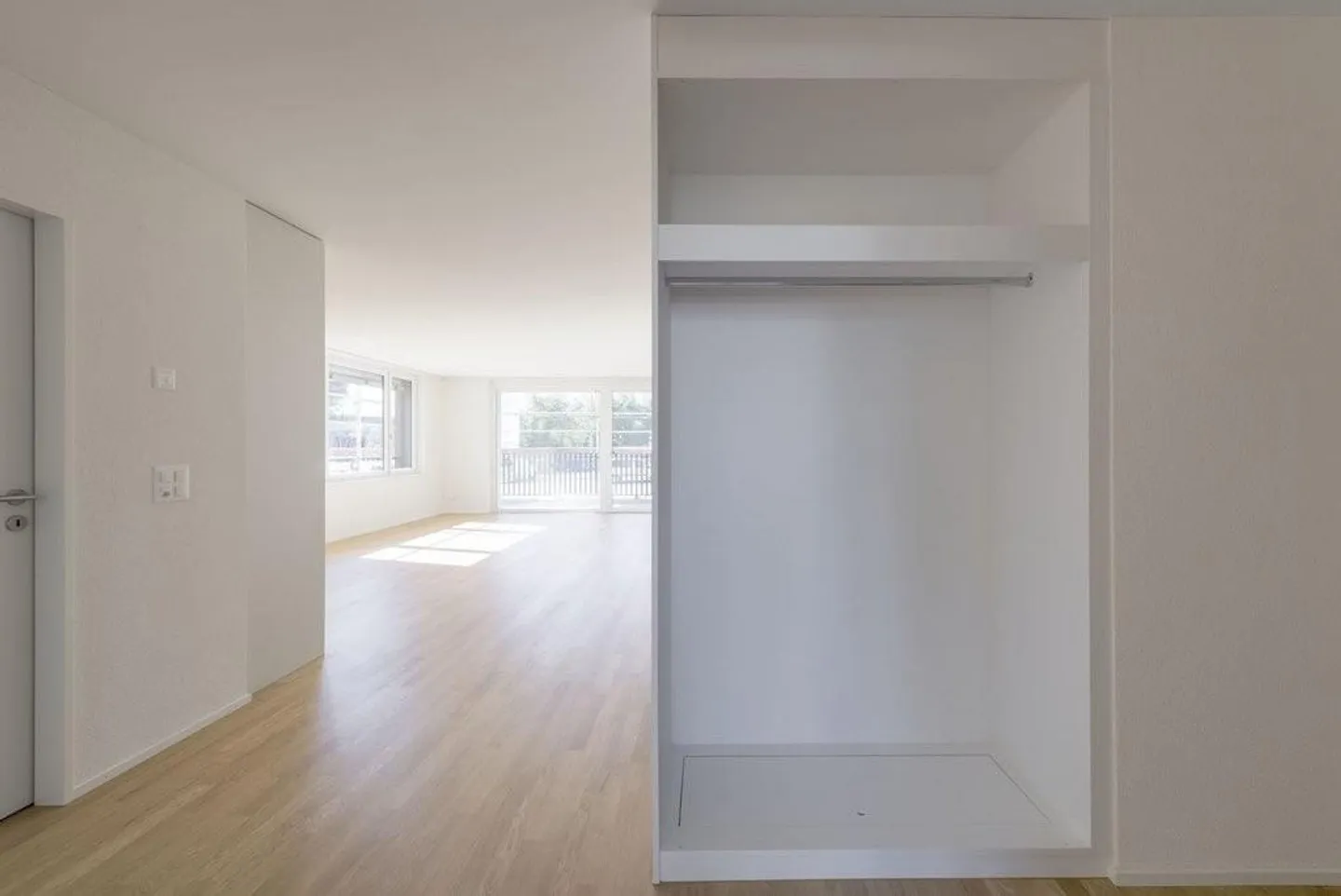 Renting without rental deposit - Modern and spacious living - Photo 7 of 8