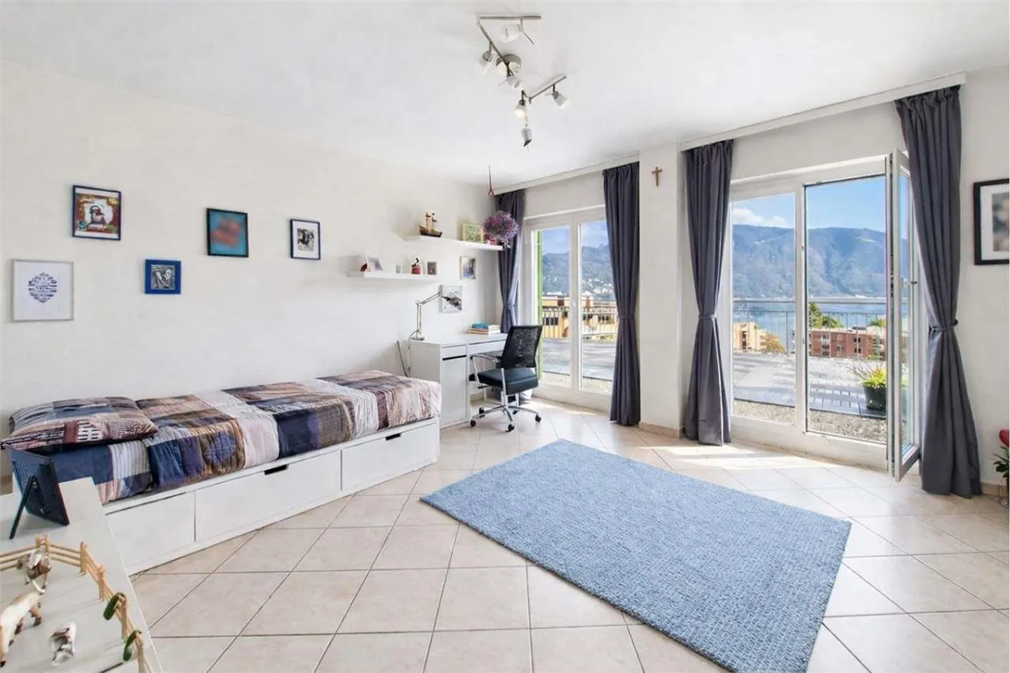 Attico luminoso con vista lago - Foto 9 di 13