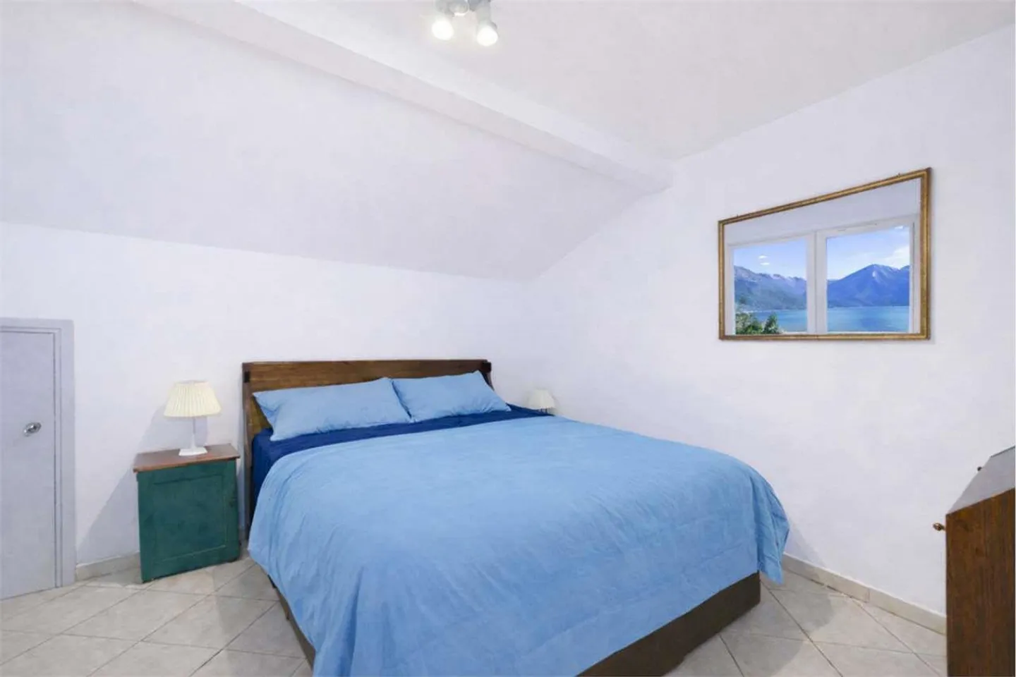 Attico luminoso con vista lago - Foto 12 di 13