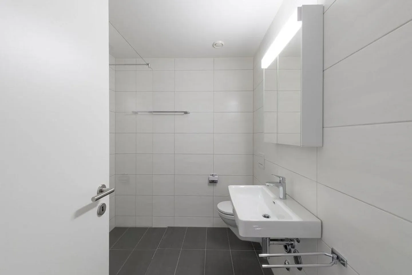 Renting without rental deposit - Modern and spacious living - Photo 4 of 8