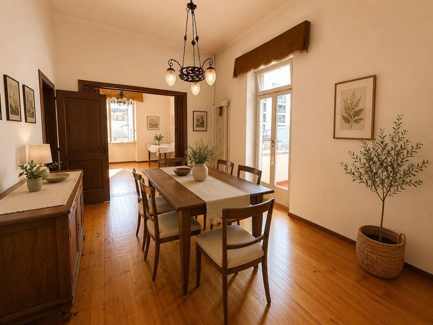 Maison familiale spacieuse avec jardin privé dans un quartier résidentiel calme de Chiasso - Photo 4 sur 14