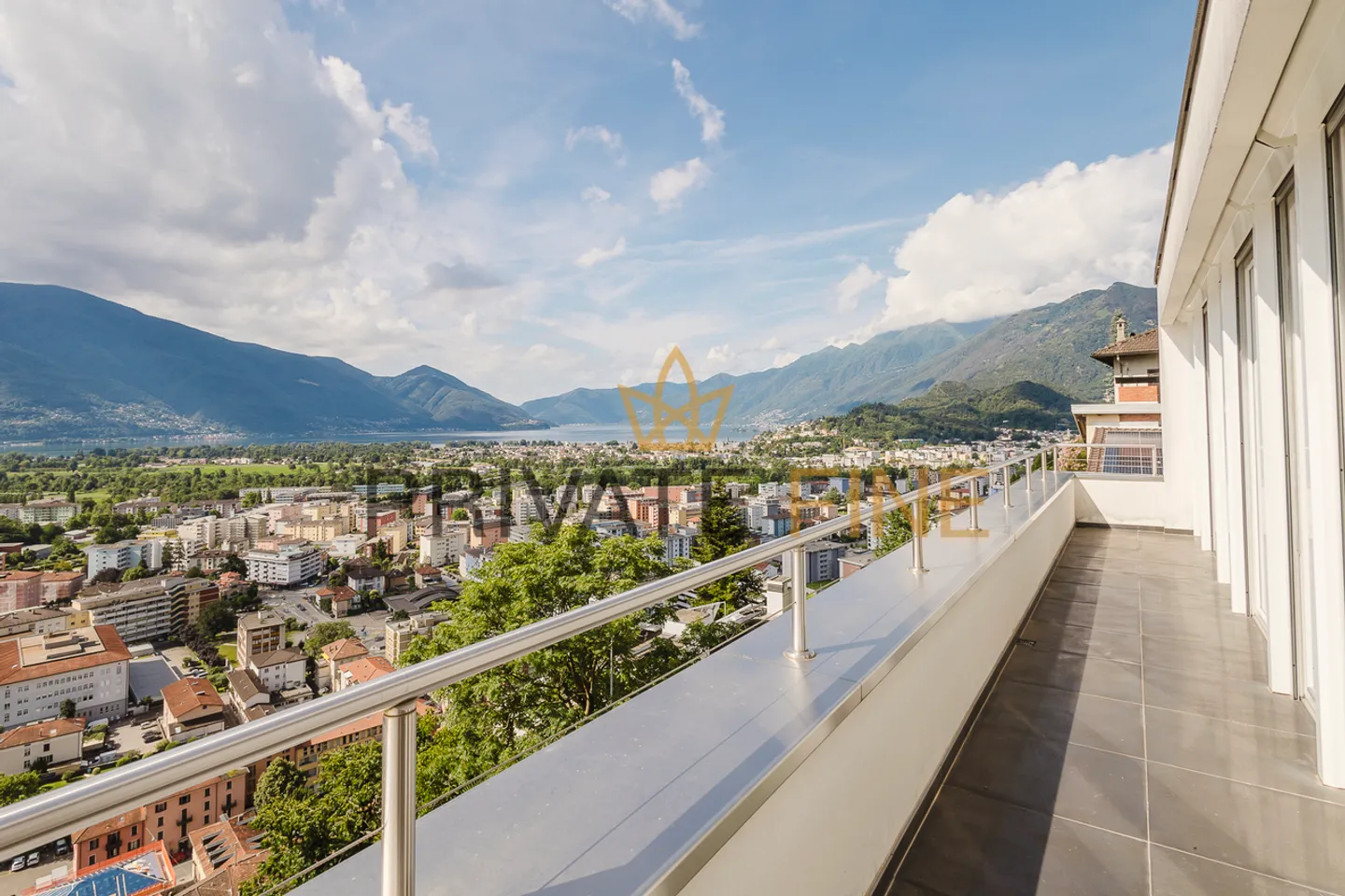 Belle et moderne villa avec vue fantastique sur le lac - Photo 1 sur 11