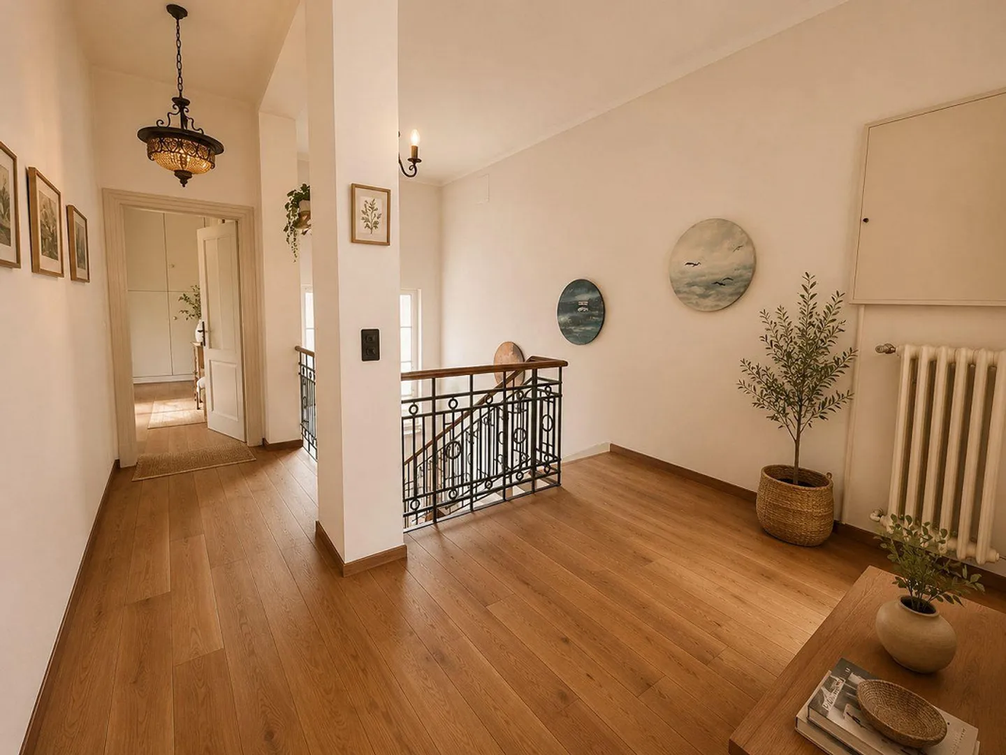 Maison familiale spacieuse avec jardin privé dans un quartier résidentiel calme de Chiasso - Photo 10 sur 14