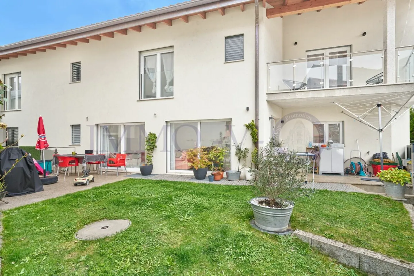 SPACIOUS HIGH-QUALITY PROPERTY IDEAL FOR FAMILIES - Photo 1 of 12