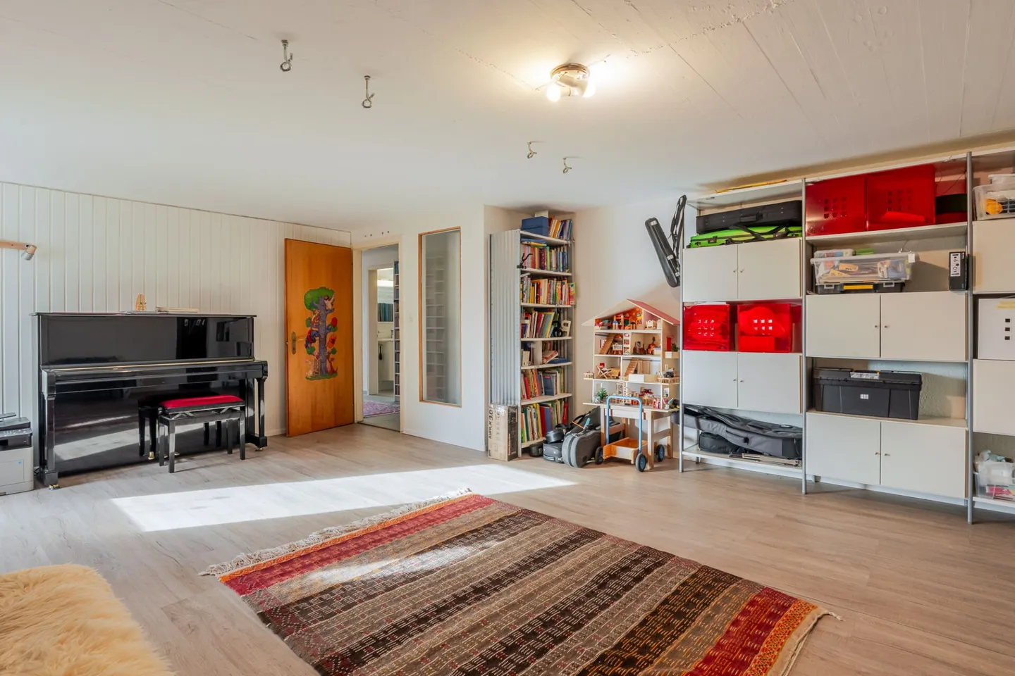 Freistehendes 6.5 Z' Einfamilienhaus mit Doppelgarage an Toplage - Foto 9 di 12