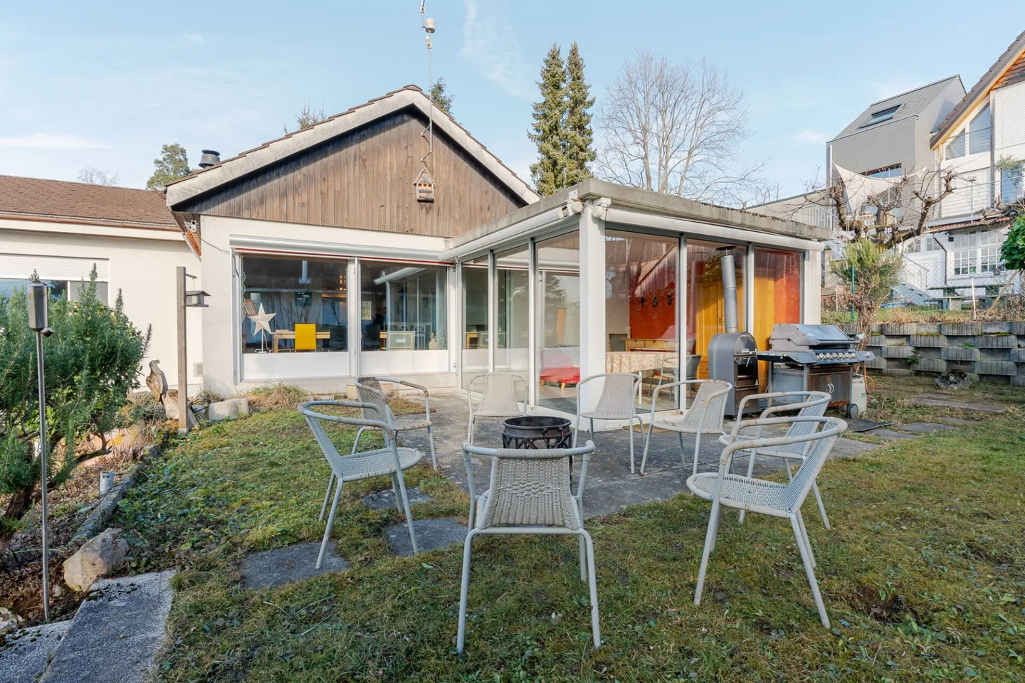 Freistehendes 6.5 Z' Einfamilienhaus mit Doppelgarage an Toplage - Foto 4 di 12