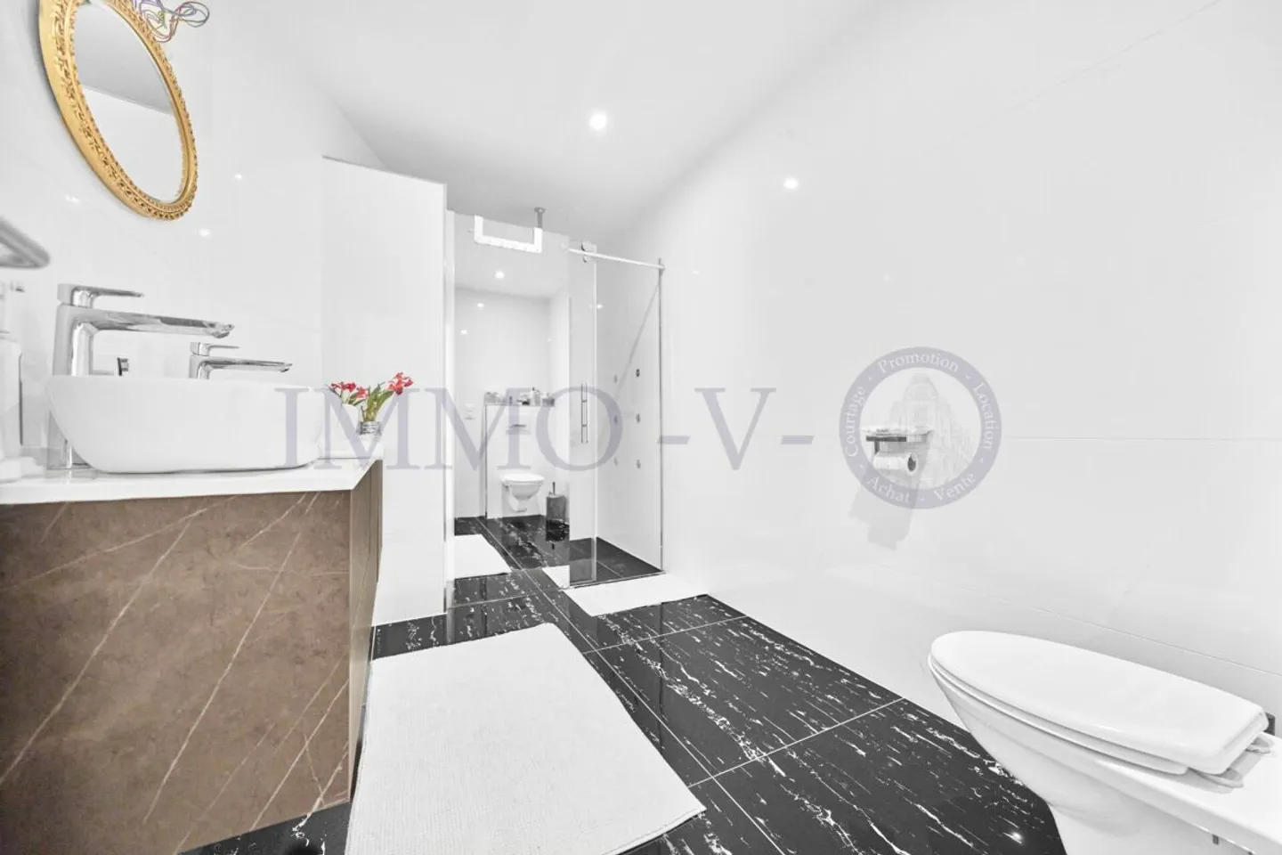 SPACIOUS HIGH-QUALITY PROPERTY IDEAL FOR FAMILIES - Photo 7 of 12