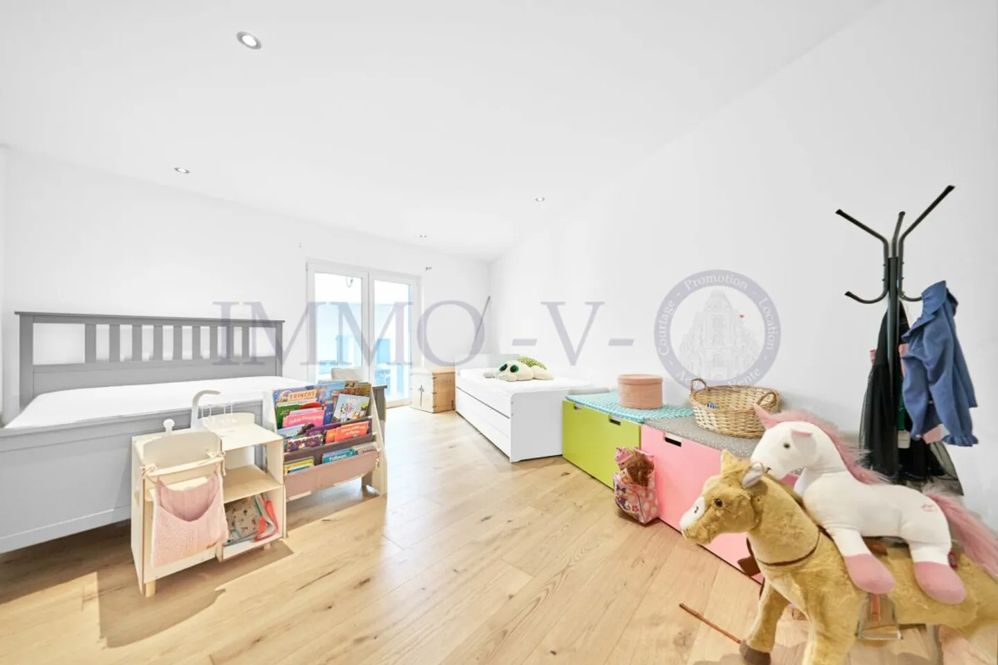 SPACIOUS HIGH-QUALITY PROPERTY IDEAL FOR FAMILIES - Photo 8 of 12