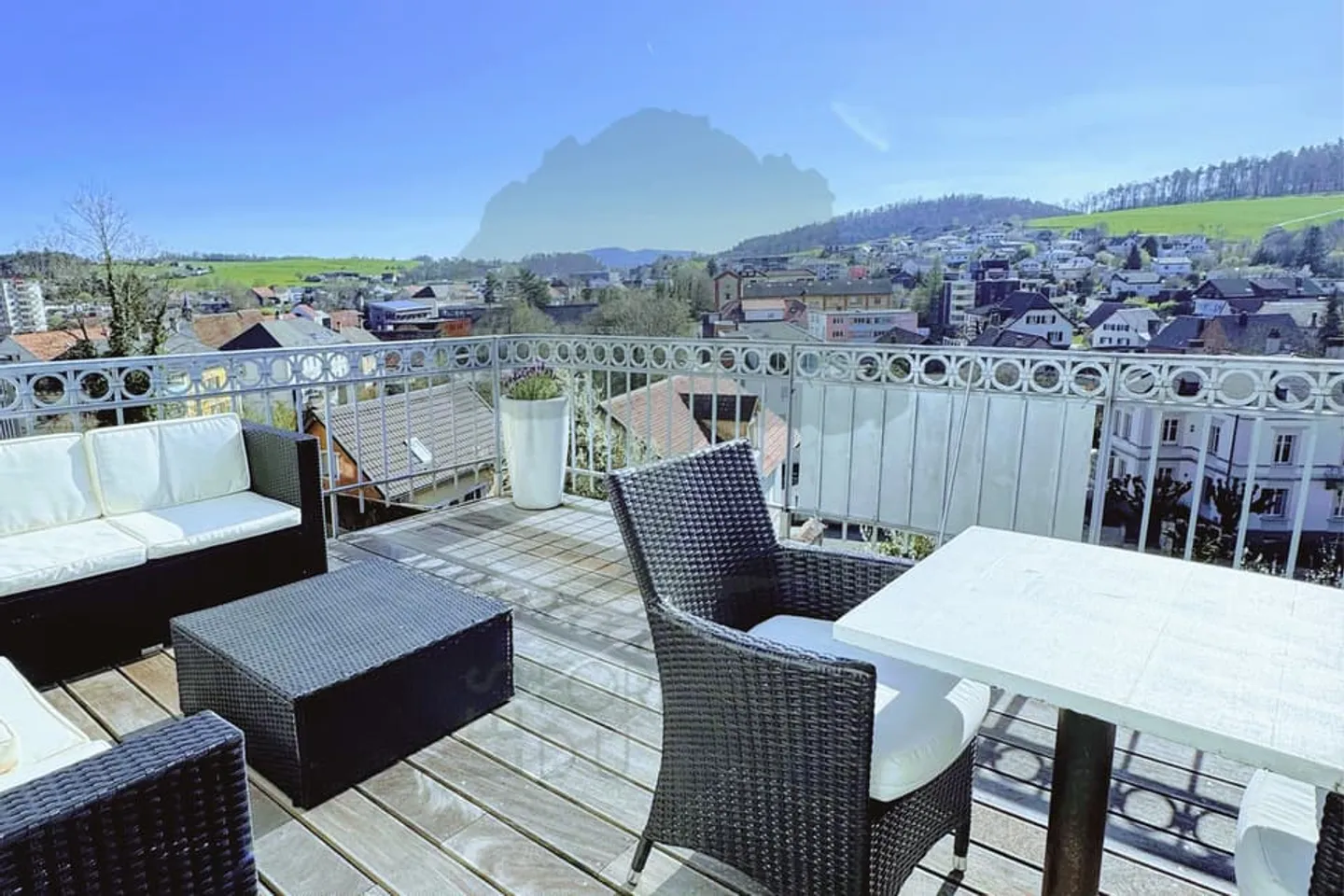 IN VENDITA - PROPRIETÀ ECCEZIONALE NEL CUORE DELL'AJOIE - Foto 7 di 13