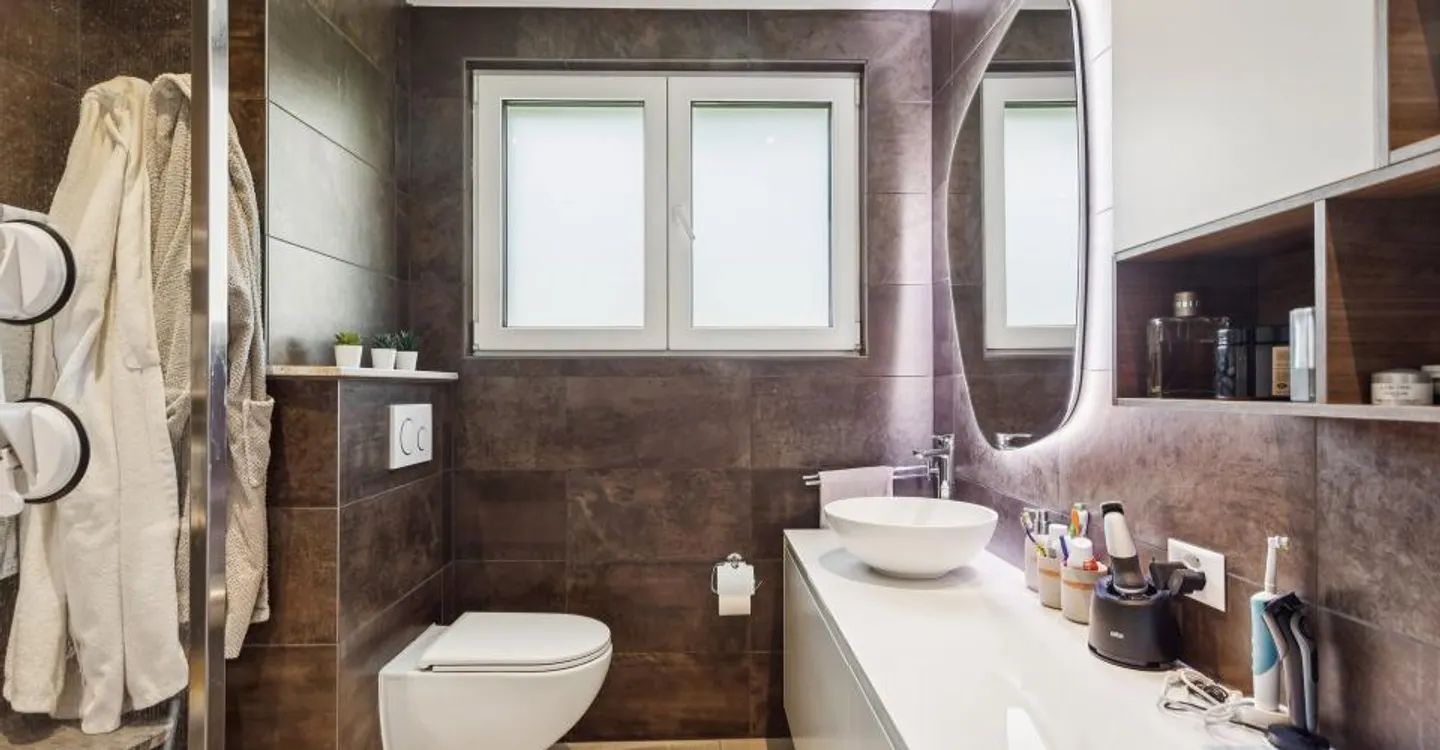 Un appartement rénové de 5.5 pièces au cœur de Villars-sur-Glâne - Photo 5 of 9