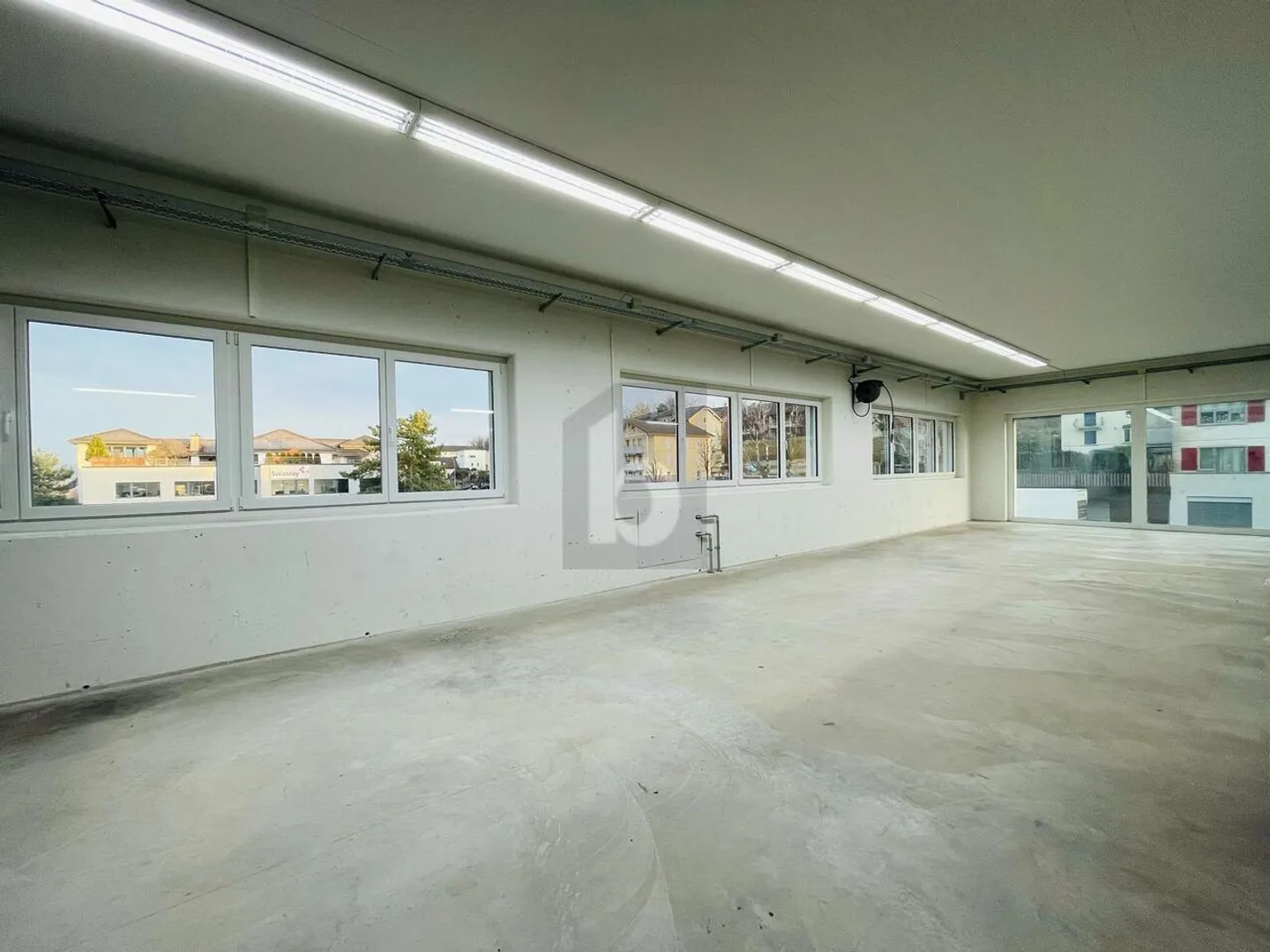 AREA SPAZIOSA IN UNA POSIZIONE CENTRALE - Foto 2 di 6