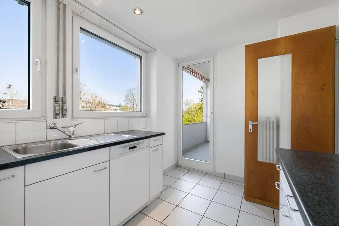 Casa nel bel Binningen - Vicino alla città ma verde - Foto 3 di 12