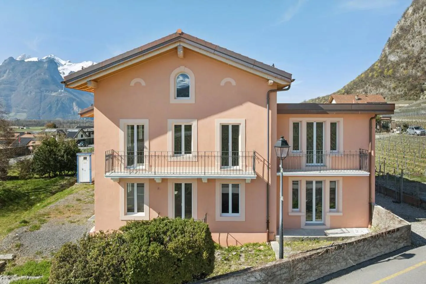 Belle villa individuelle partiellement rénovée - Photo 2 sur 9