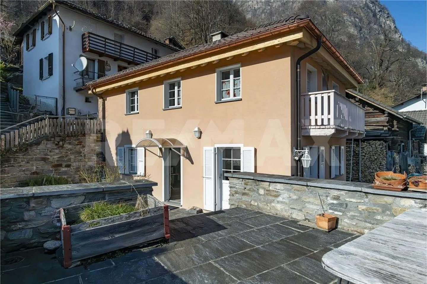 Casa con giardino e garage - Foto 3 di 13