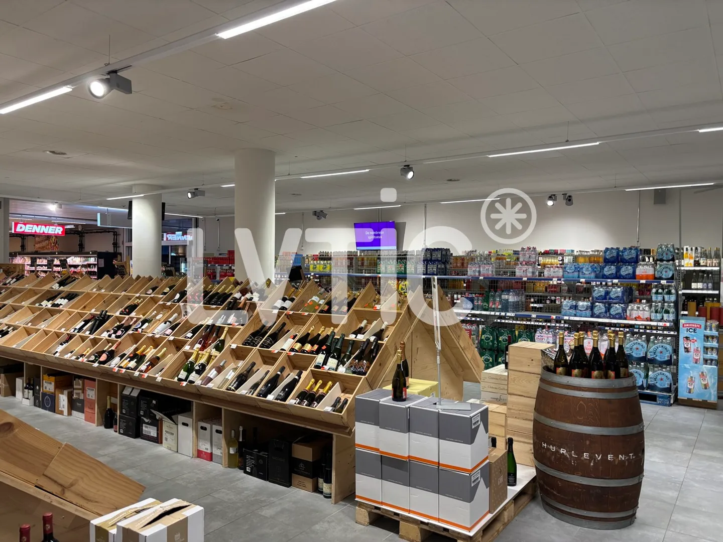 Commercial space and warehouse of 640 m2 for rent in Chavannes-près-Renens - Photo 2 of 6