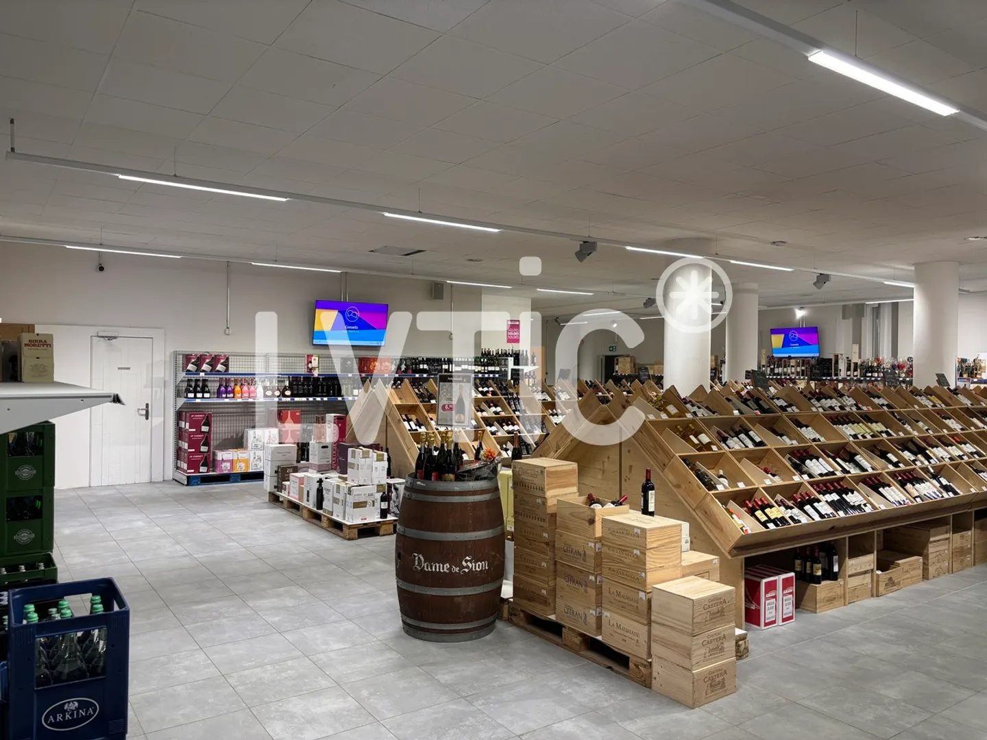 Commercial space and warehouse of 640 m2 for rent in Chavannes-près-Renens - Photo 3 of 6