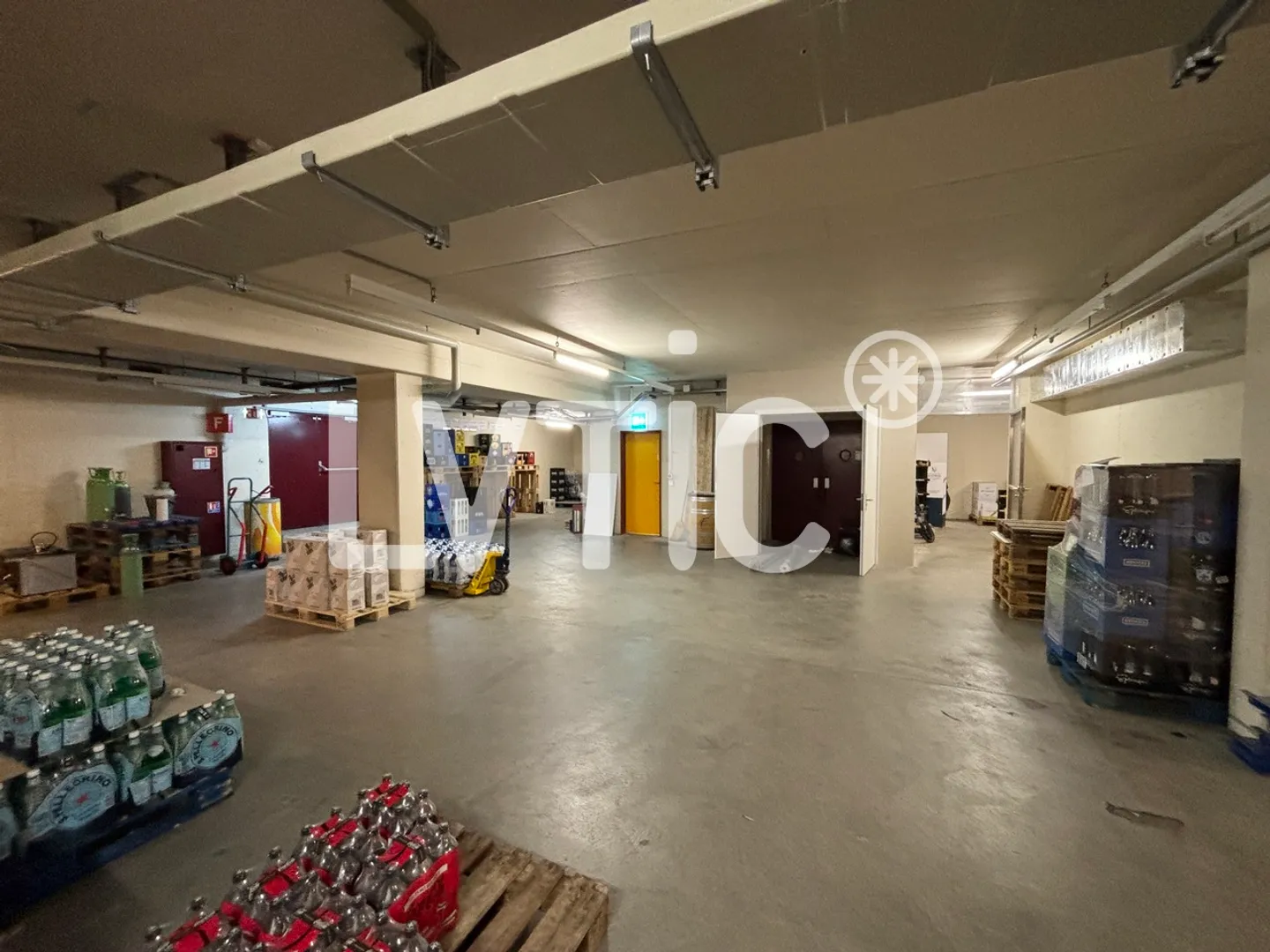 Commercial space and warehouse of 640 m2 for rent in Chavannes-près-Renens - Photo 4 of 6