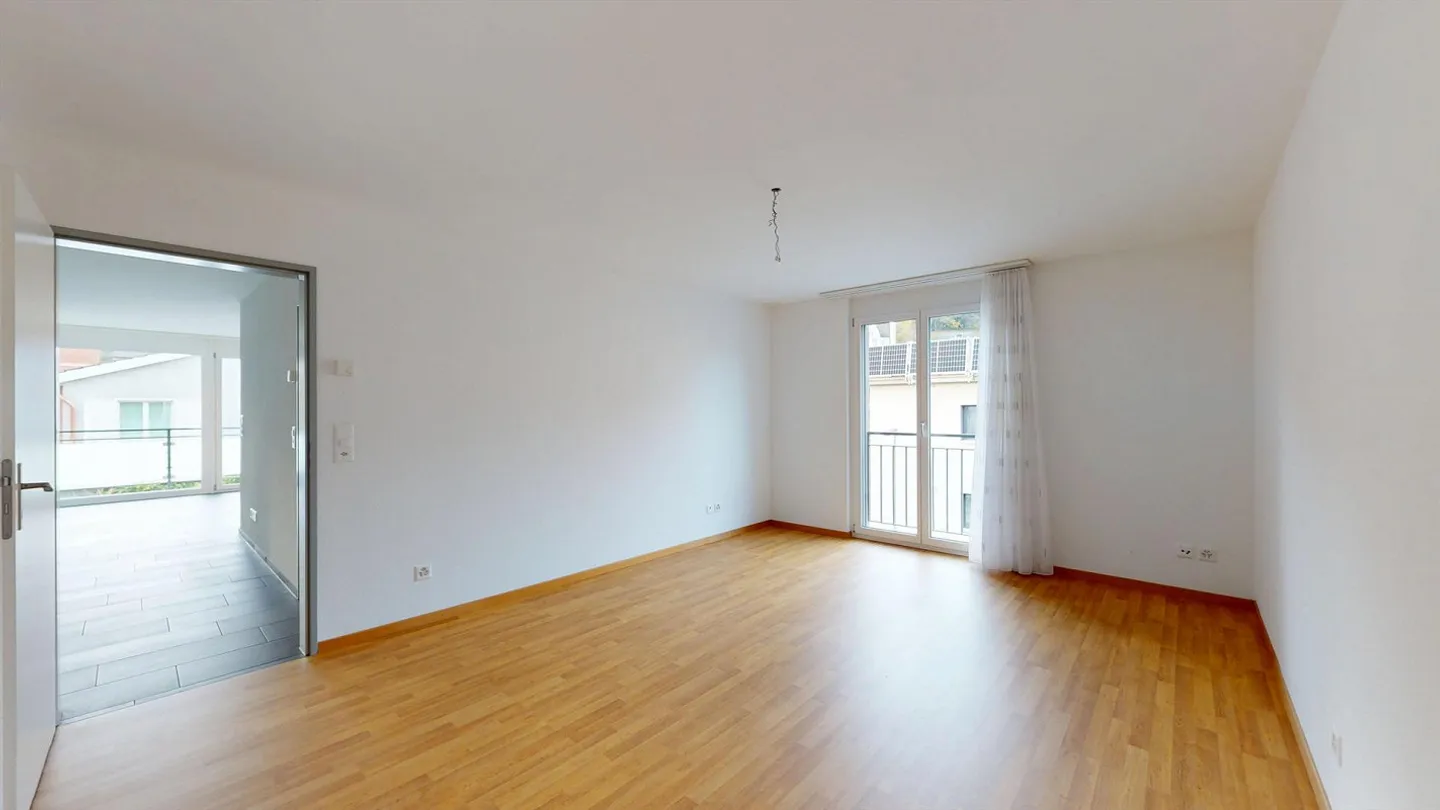 Appartement attrayant de 3,5 pièces avec balcon, ascenseur et garage souterrain dans un emplacement central à Laufen - Photo 7 sur 12