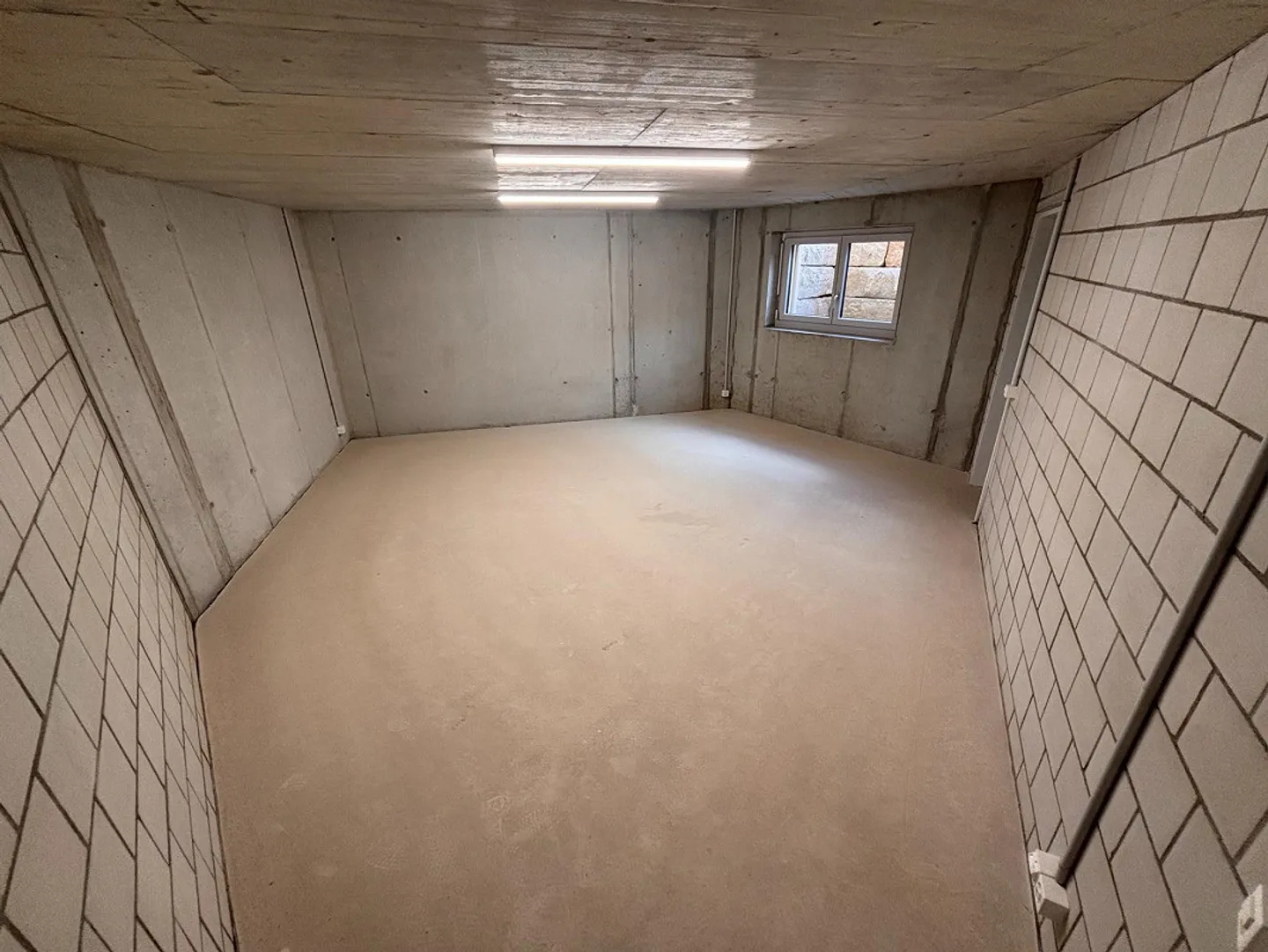 Salle de loisirs avec salle de bain à louer à Arlesheim - Photo 2 sur 4