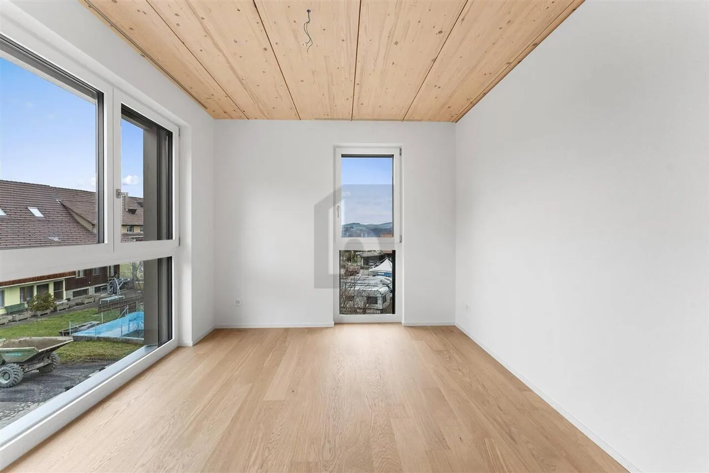 MODERN, SPACIOUS AND STYLISH - Photo 3 of 6