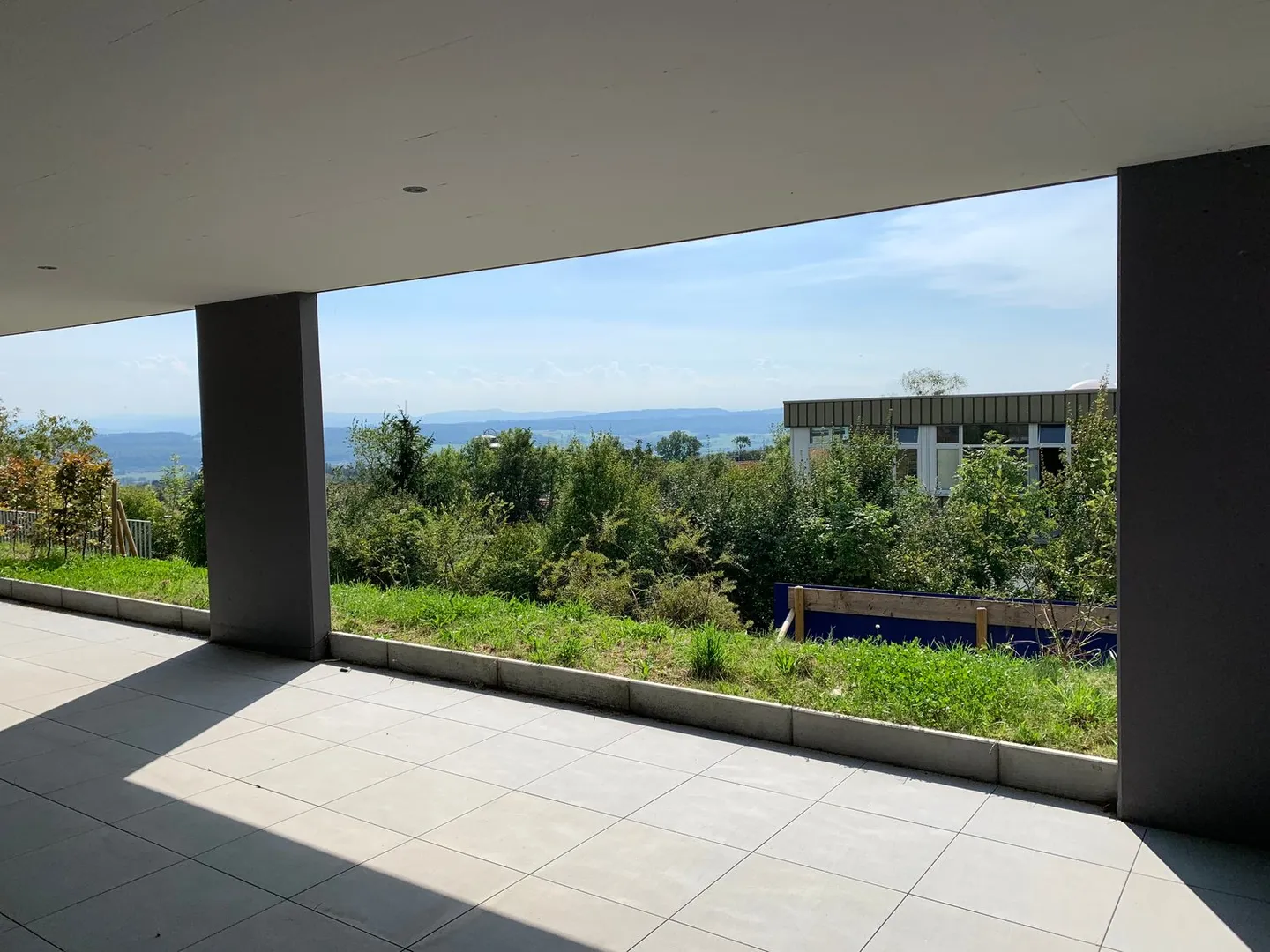 Moderno appartamento con terrazza di 4,5 stanze a Oberdorf - Foto 2 di 10
