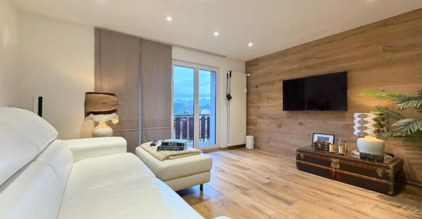 Charming Apartment - Photo 3 of 13