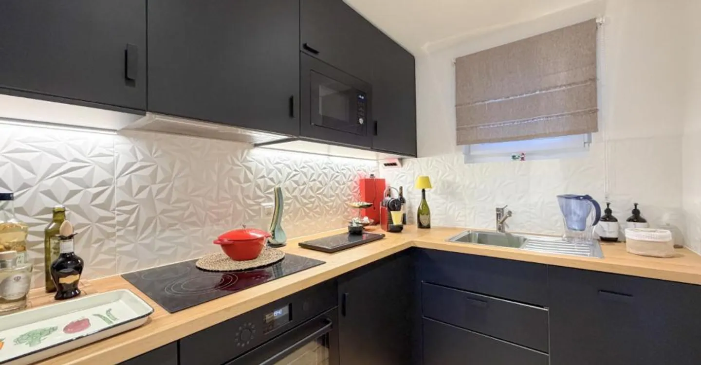 Charming Apartment - Photo 4 of 13
