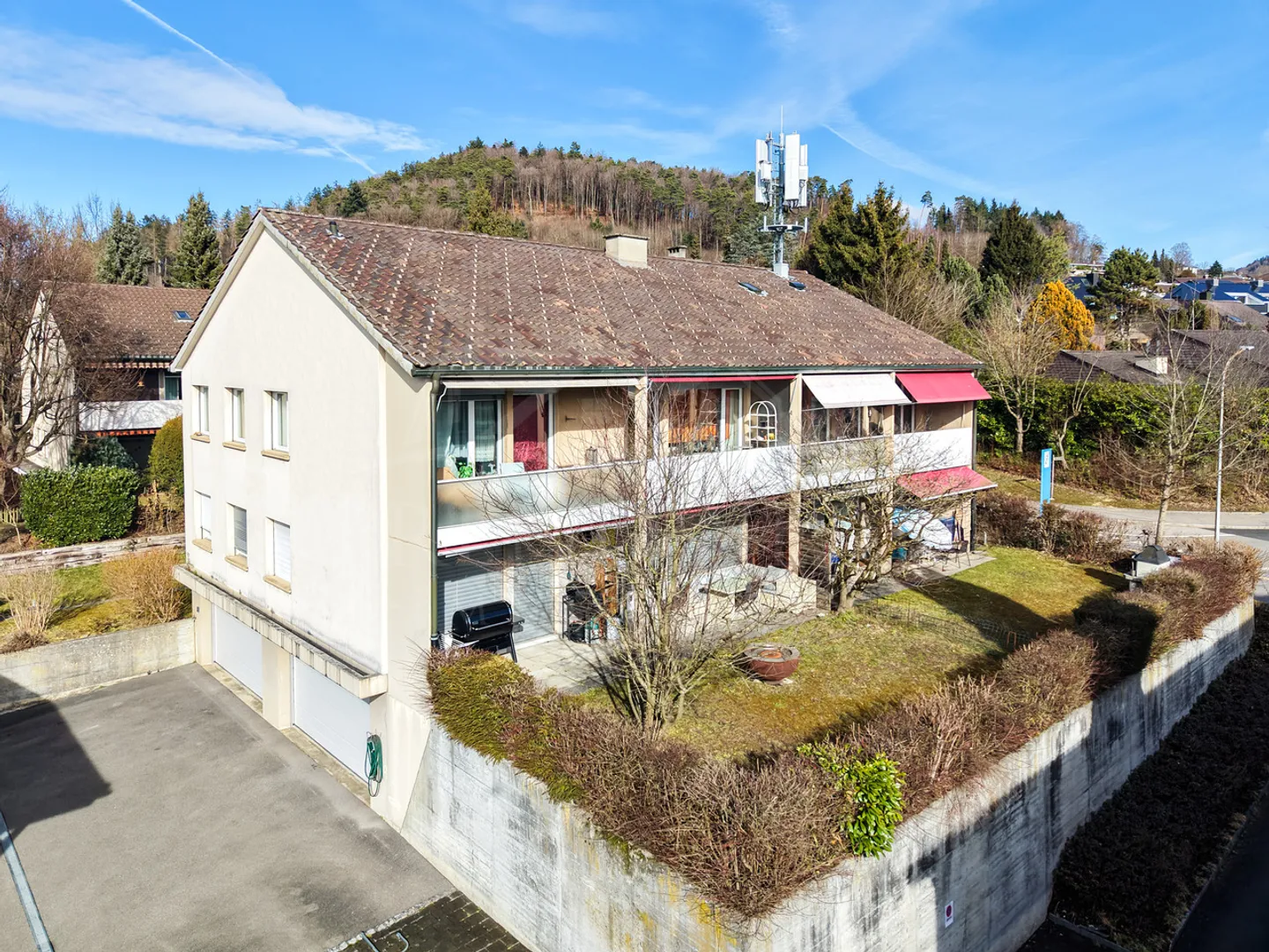 Fully rented multi-family house with 4 apartments in Ittigen - Photo 1 of 16